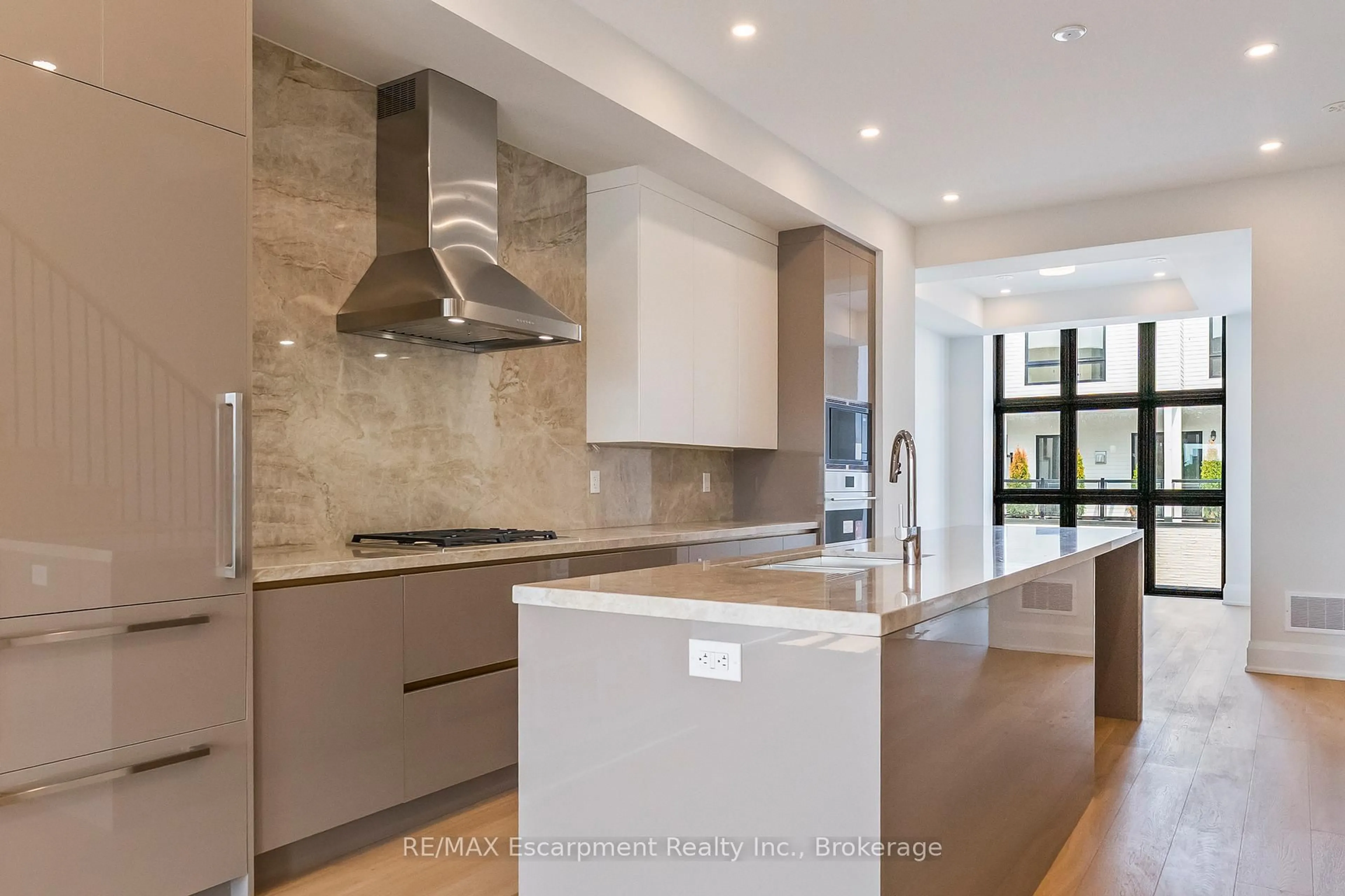 Contemporary kitchen, ceramic/tile floor for 138 East St #4, Oakville Ontario L6L 0H9