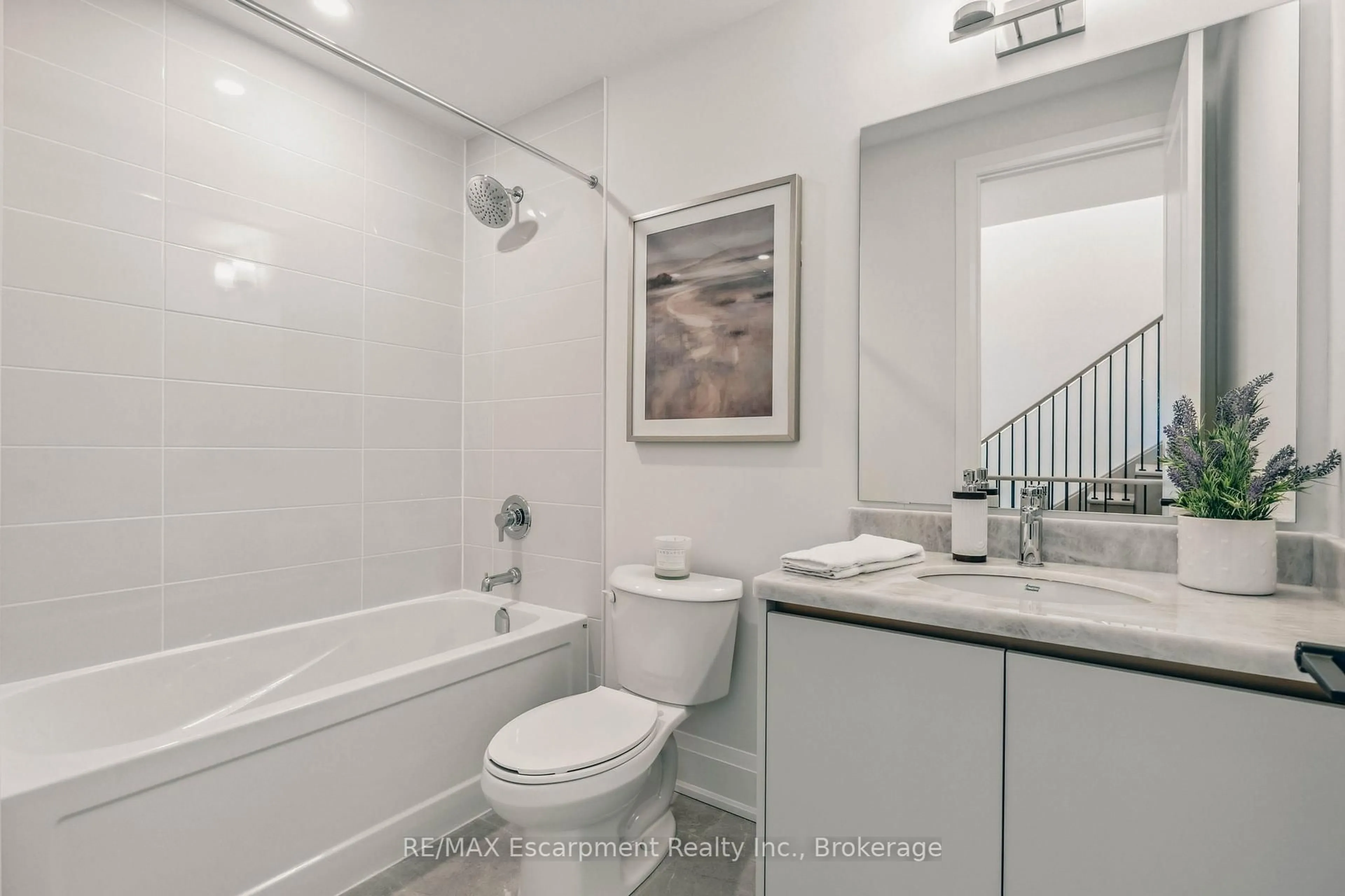 Standard bathroom, ceramic/tile floor for 138 East St #5, Oakville Ontario L6L 0H9