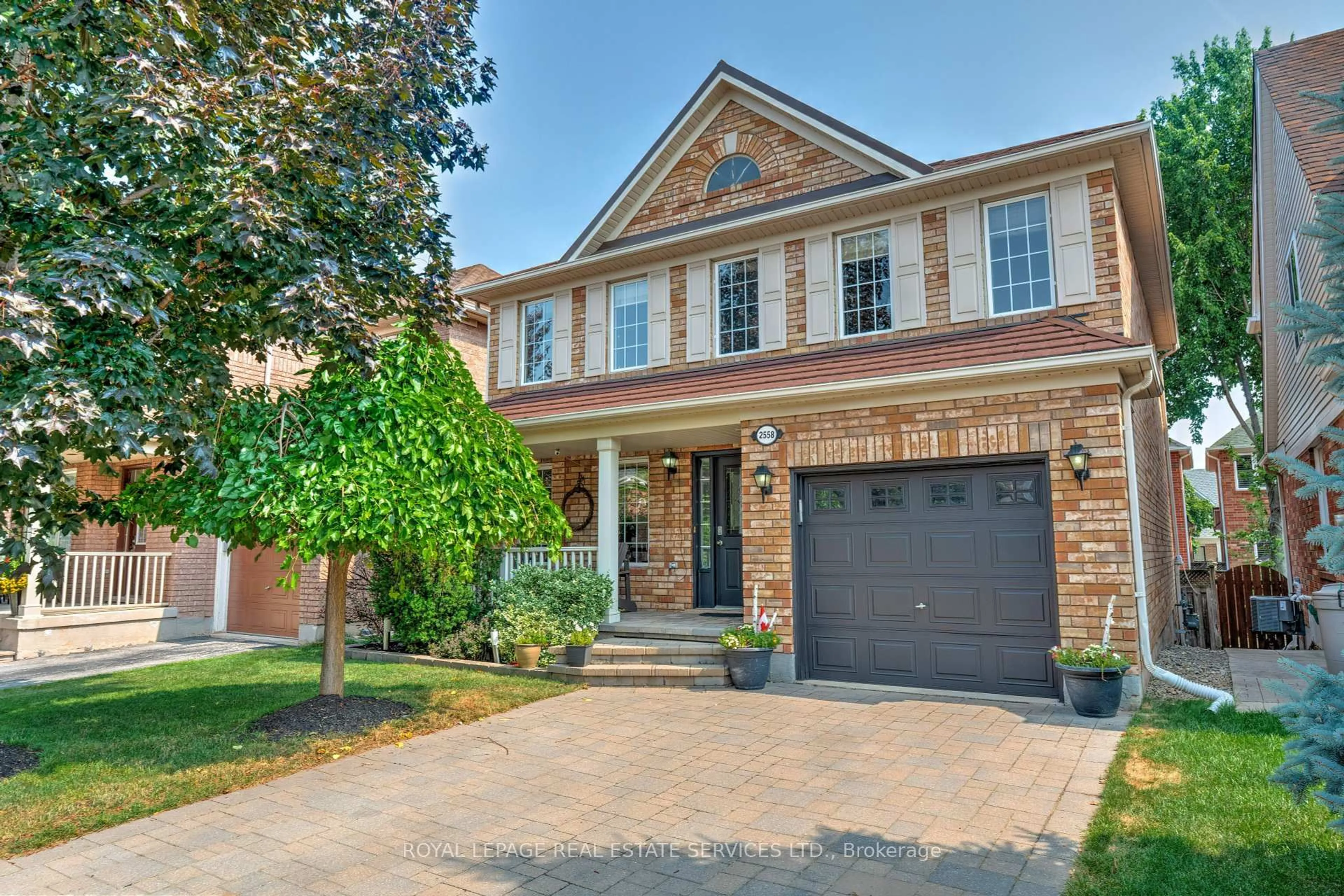 Home with brick exterior material, street for 2558 Falkland Cres, Oakville Ontario L6M 4Y1