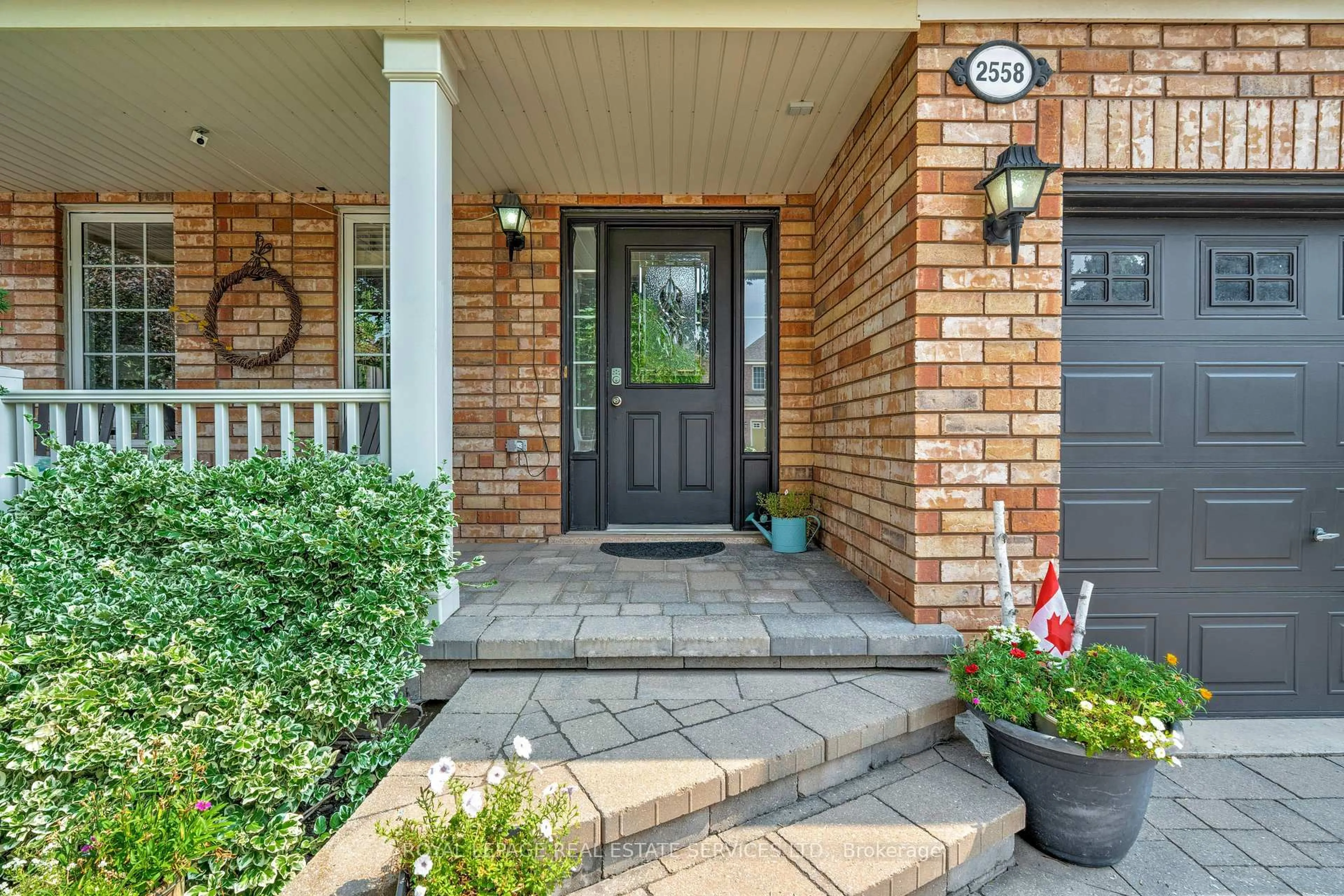 Home with brick exterior material, street for 2558 Falkland Cres, Oakville Ontario L6M 4Y1