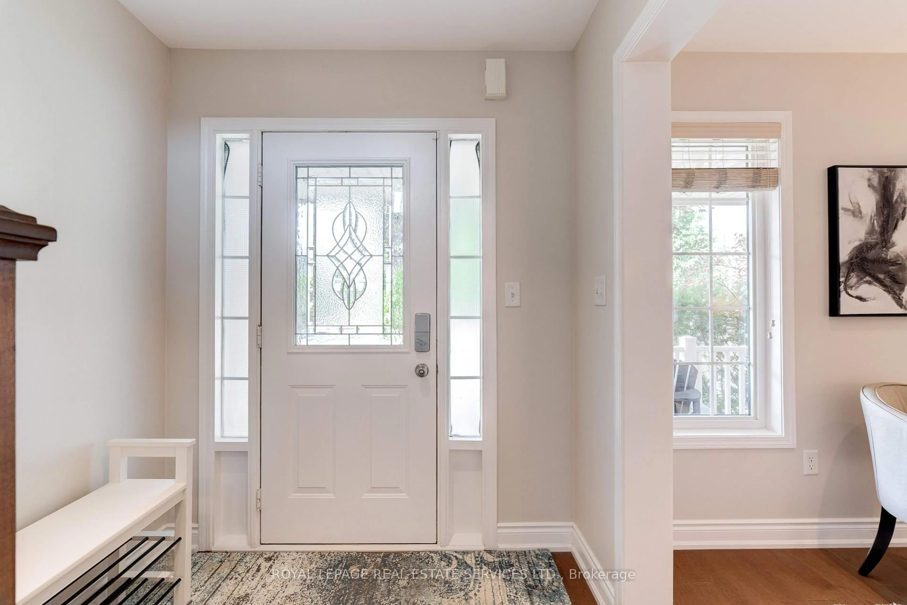 Indoor entryway for 2558 Falkland Cres, Oakville Ontario L6M 4Y1