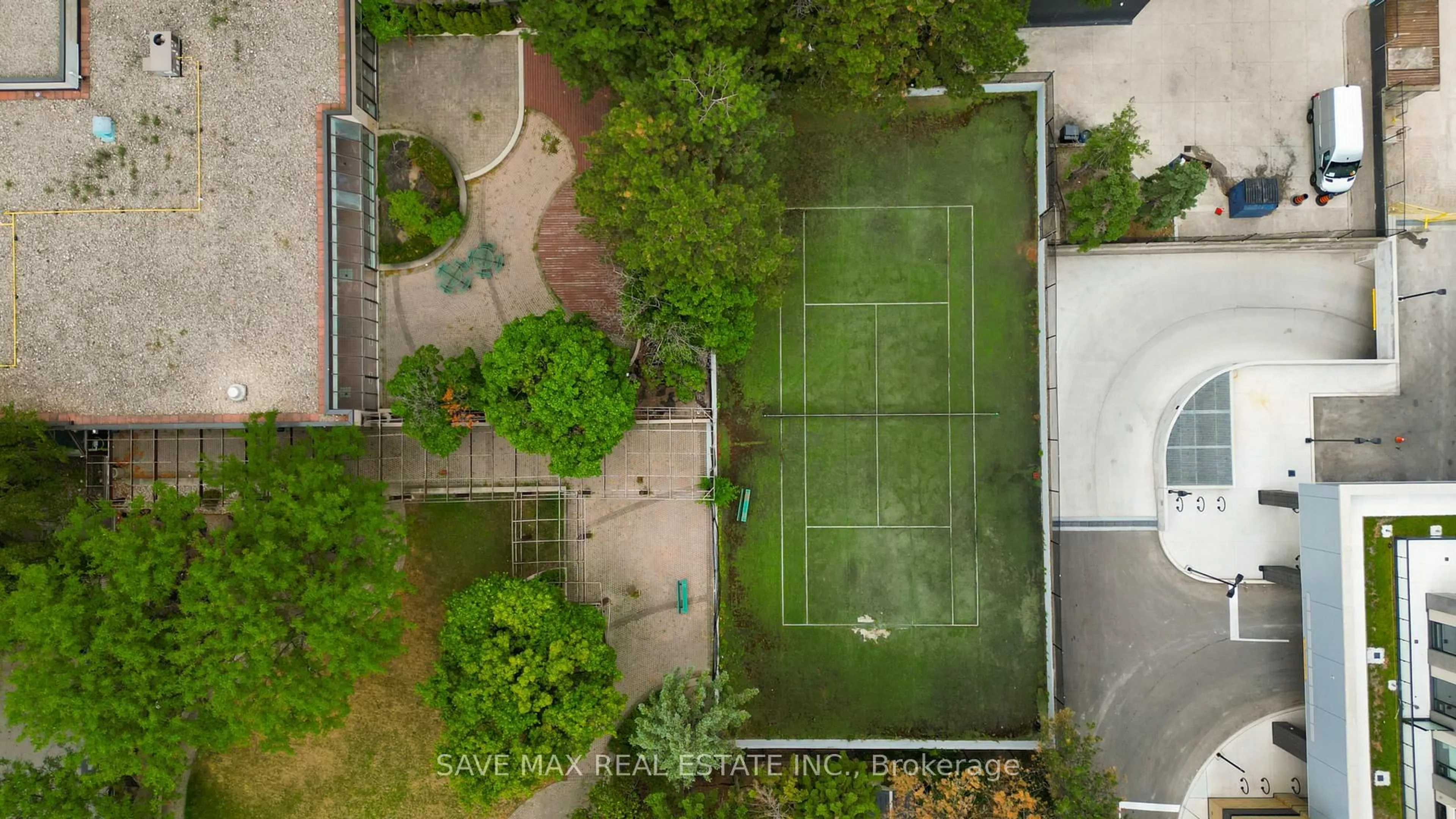 A pic from outside/outdoor area/front of a property/back of a property/a pic from drone, unknown for 265 Enfield Pl #401, Mississauga Ontario L5B 3Y7
