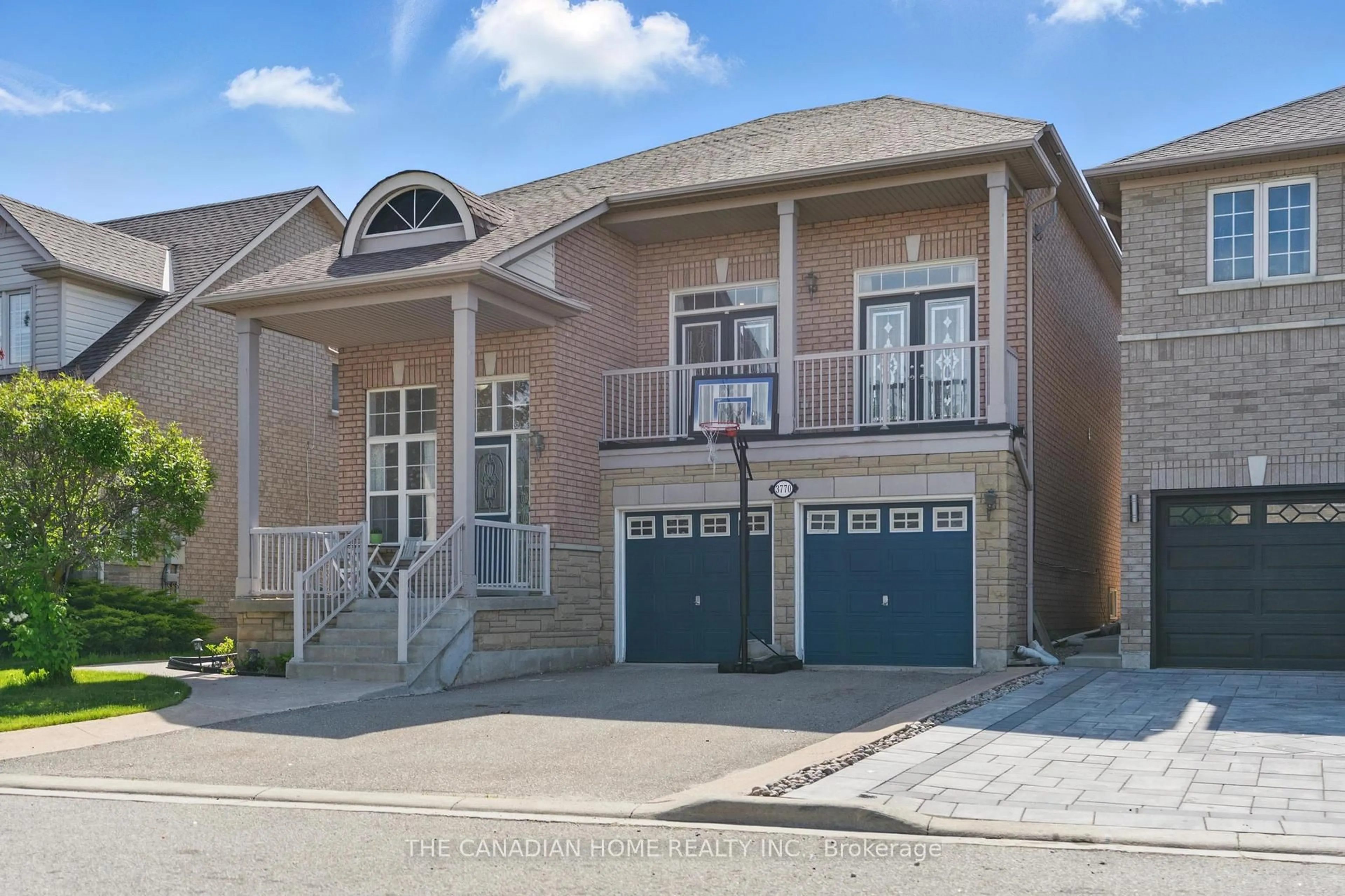 Home with brick exterior material, street for 3770 Brinwood Gate, Mississauga Ontario L5M 7H2
