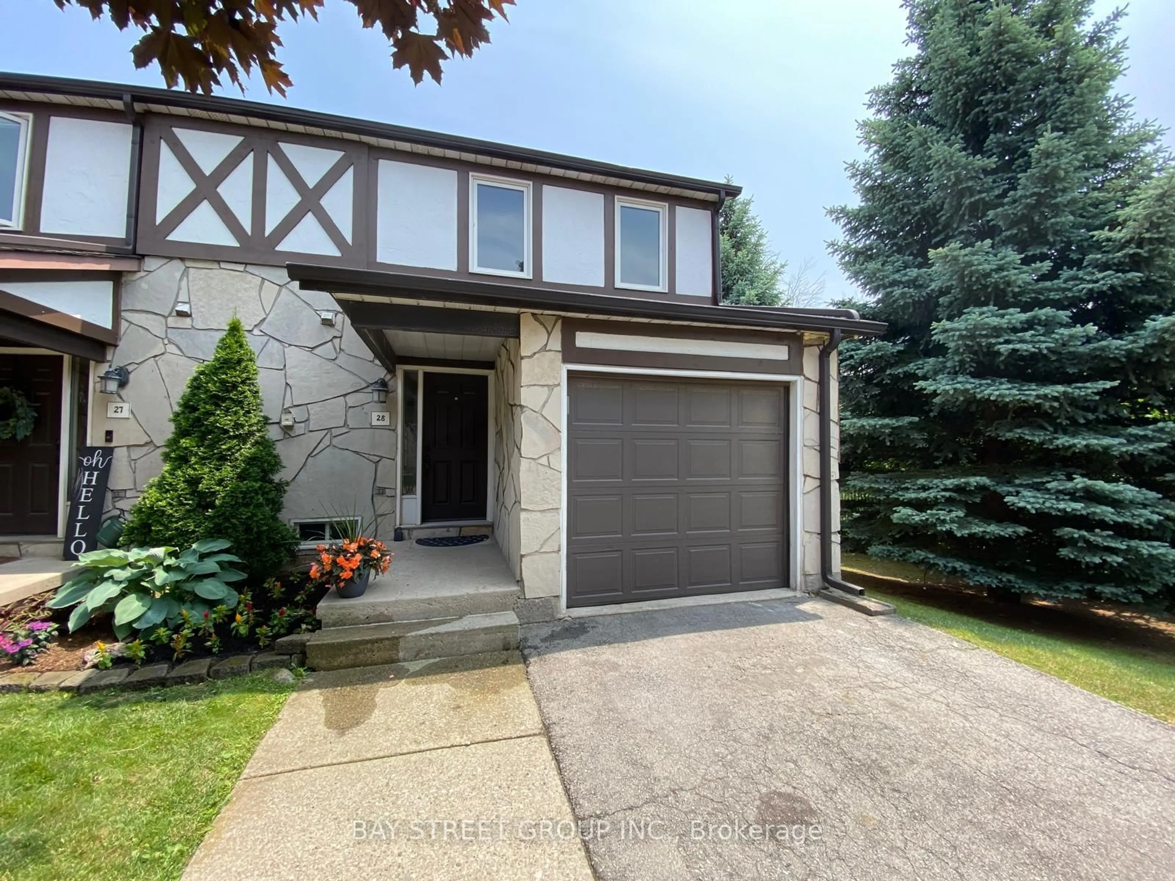 Home with brick exterior material, street for 2200 Glenwood School Dr #28, Burlington Ontario L7R 4H7