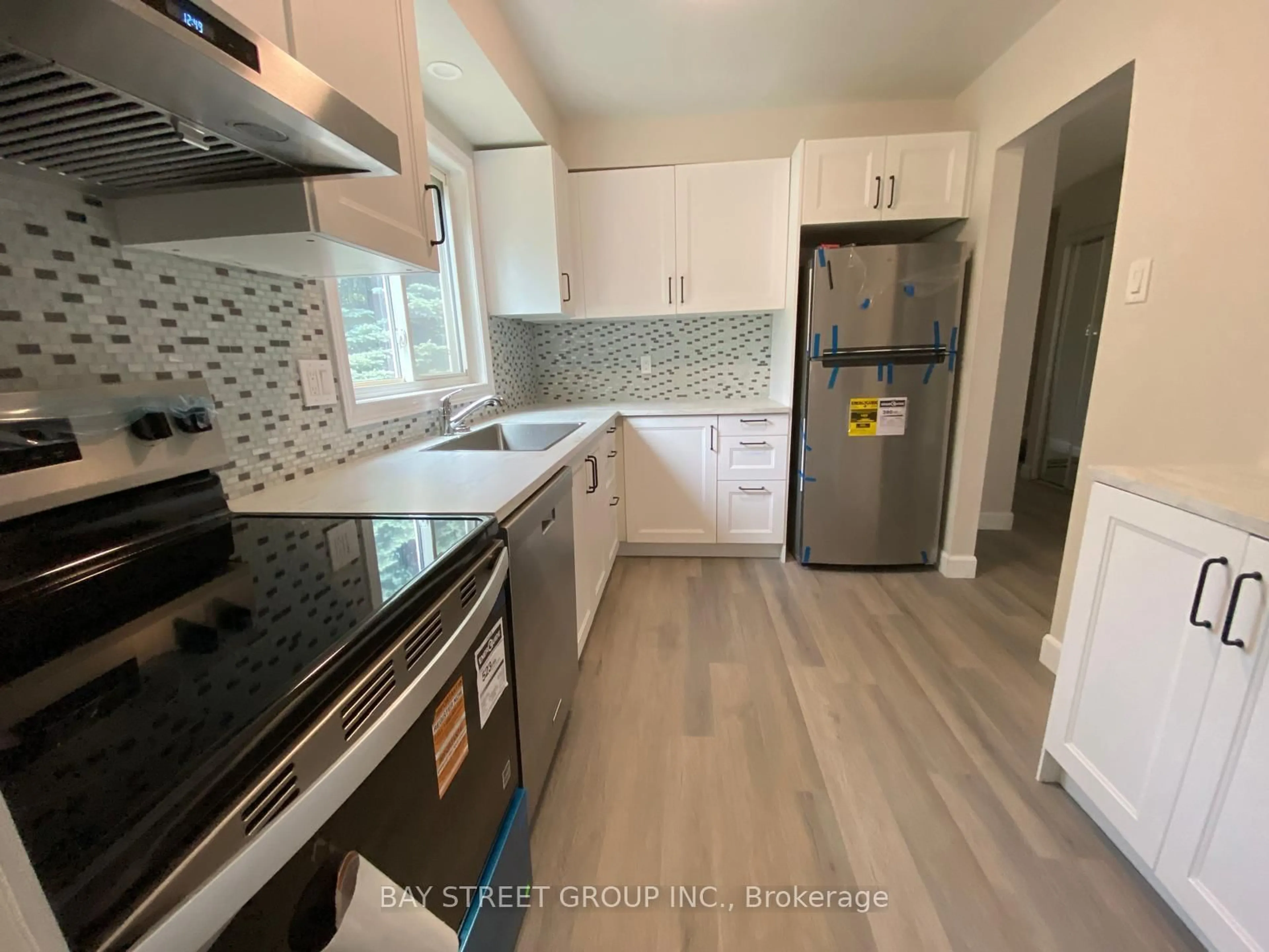 Open concept kitchen, ceramic/tile floor for 2200 Glenwood School Dr #28, Burlington Ontario L7R 4H7