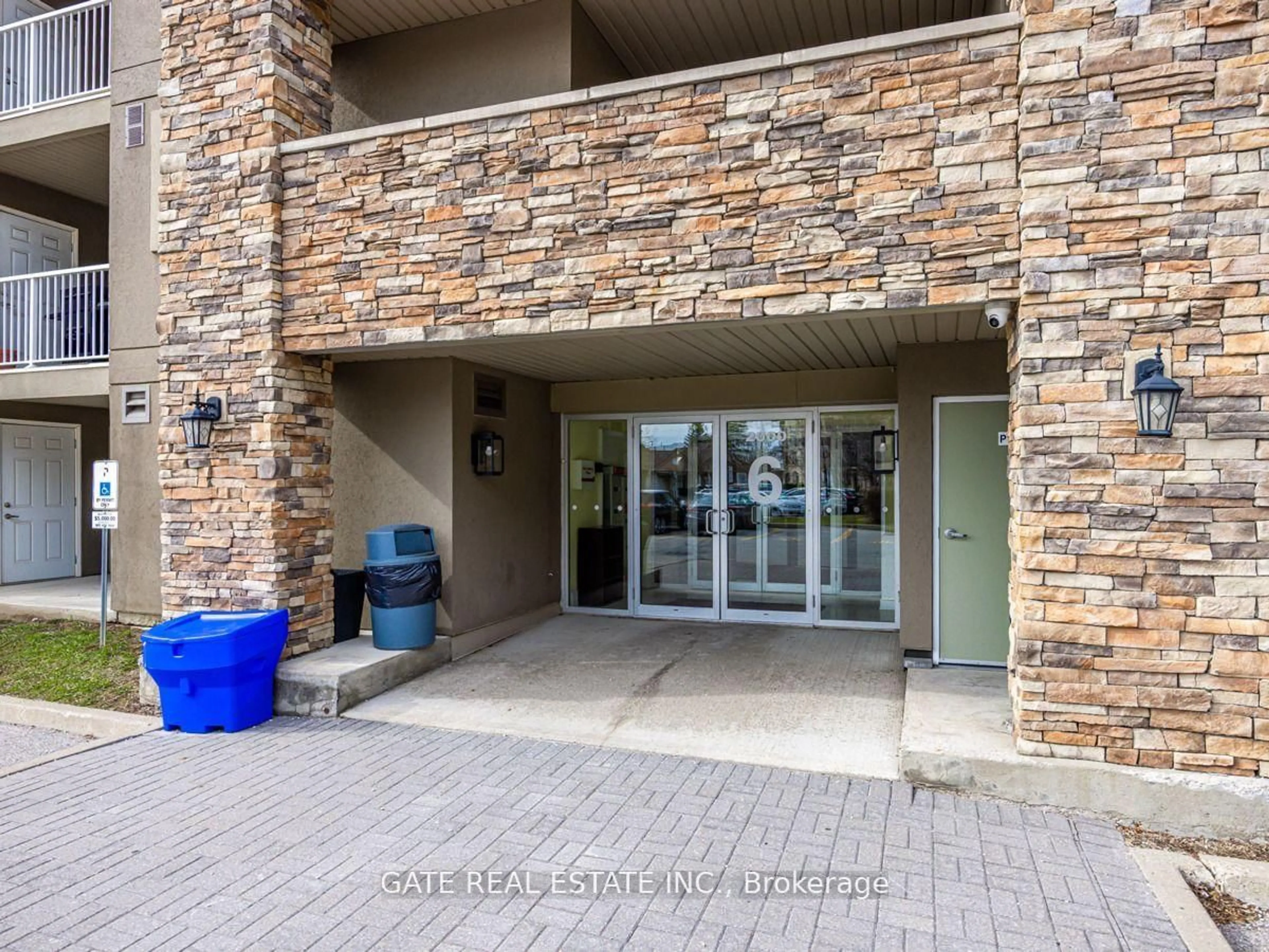 Indoor foyer for 6 Dayspring Circ #2208, Brampton Ontario L6P 2Z6