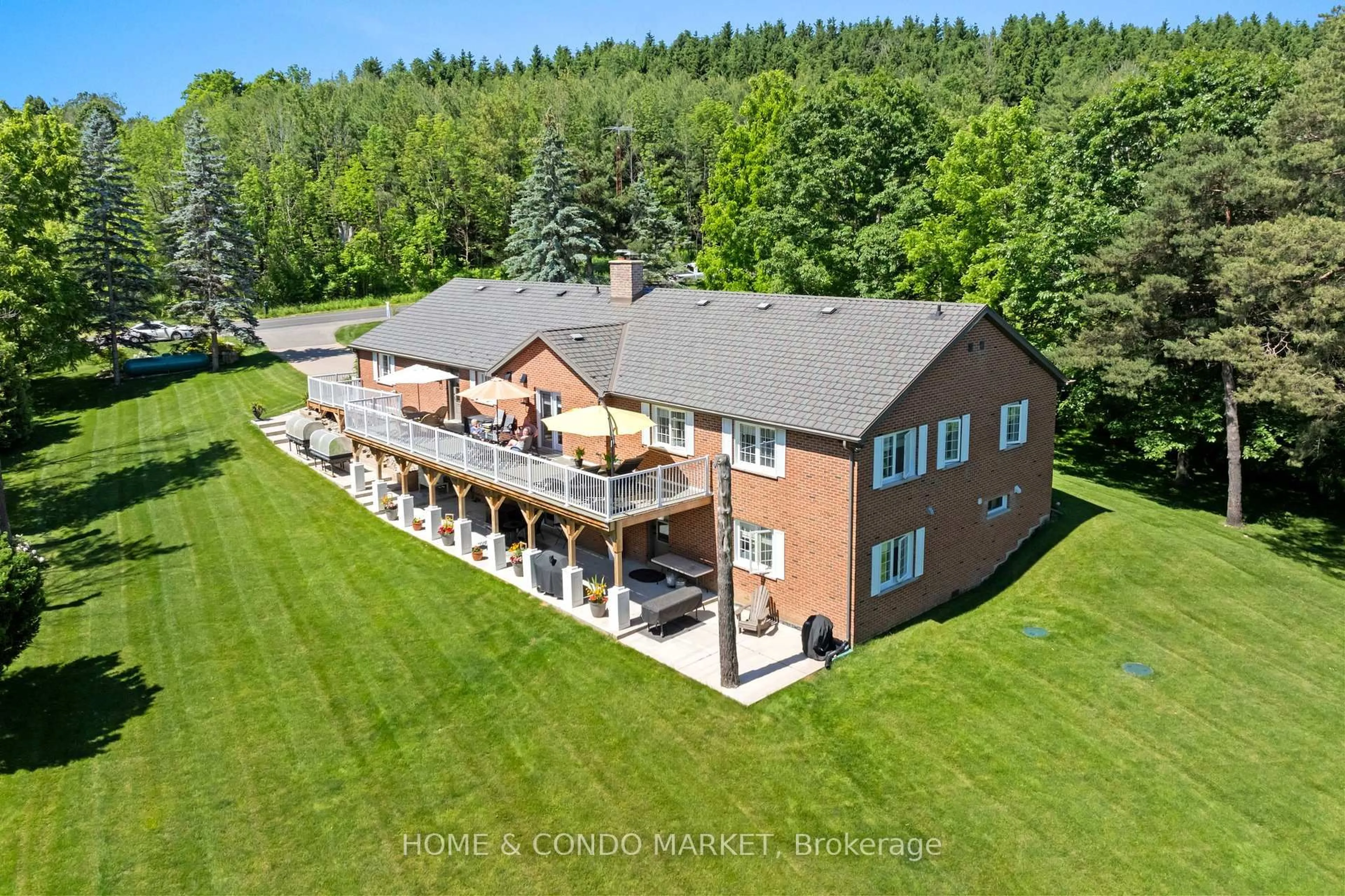 A pic from outside/outdoor area/front of a property/back of a property/a pic from drone, water/lake/river/ocean view for 20603 Willoughby Rd, Caledon Ontario L7K 1W2