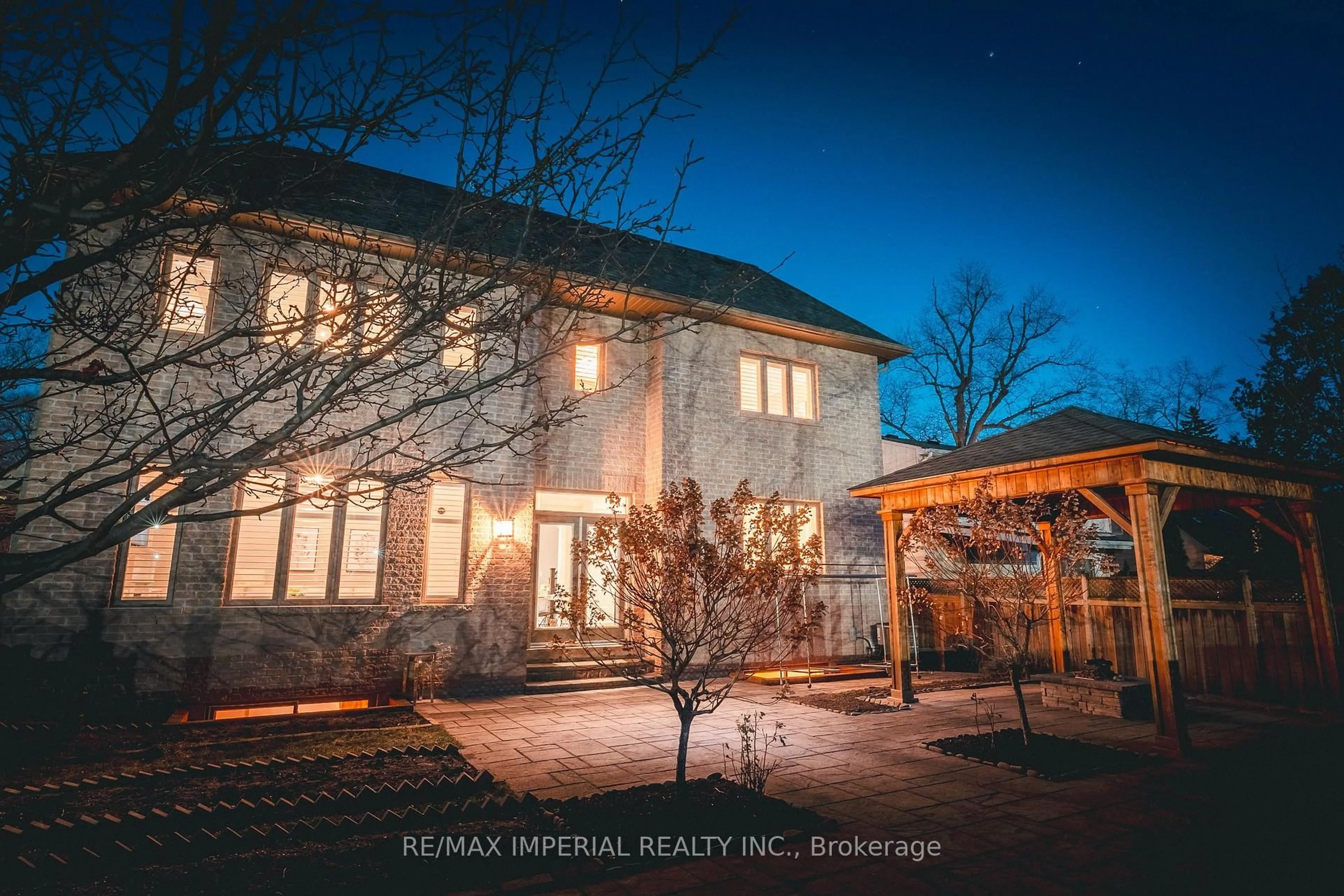 Unknown for 418 Queen Mary Dr, Oakville Ontario L6K 3M1