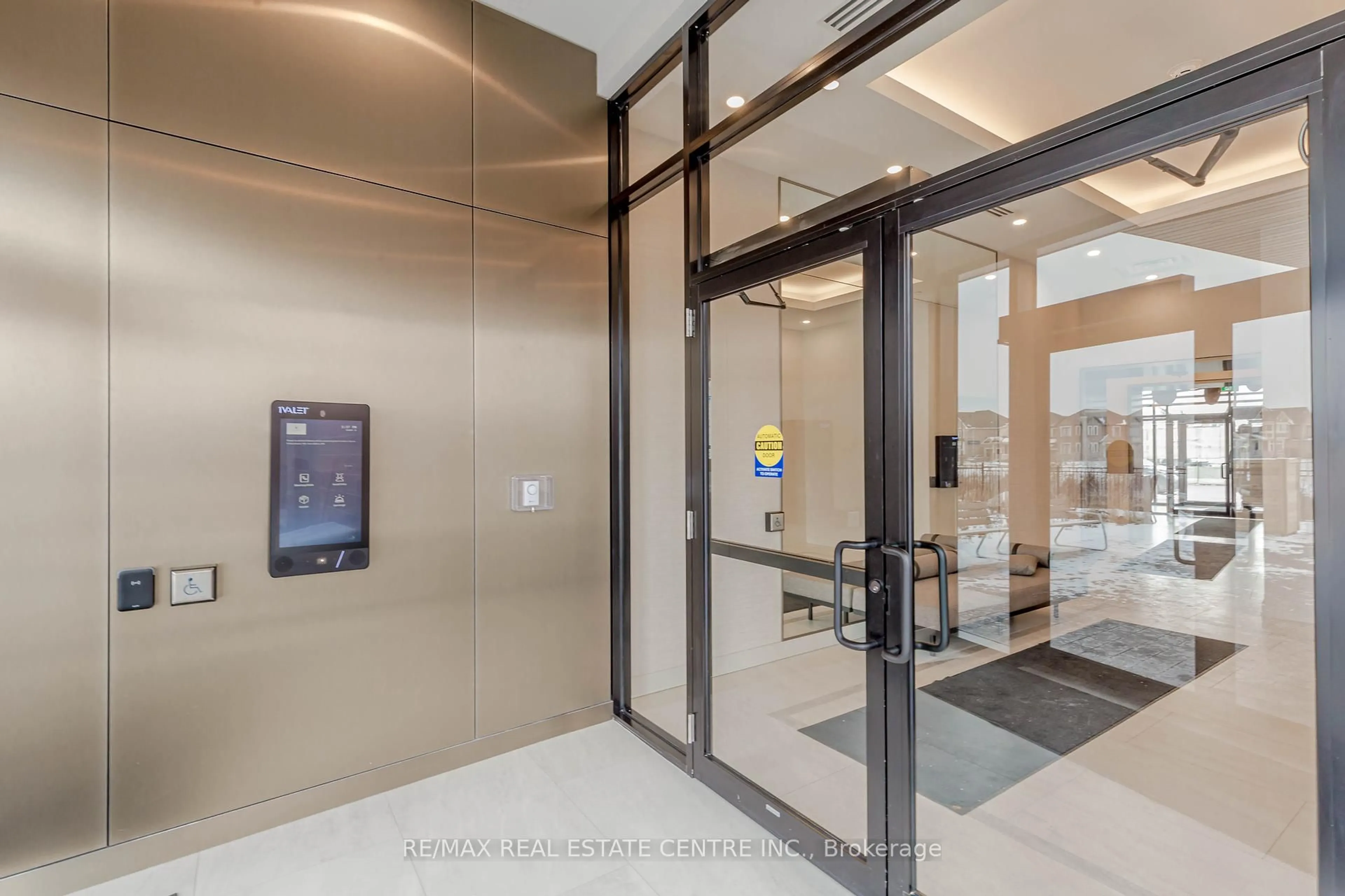 Indoor foyer for 3265 Carding Mill Tr #310, Oakville Ontario L6M 0W6