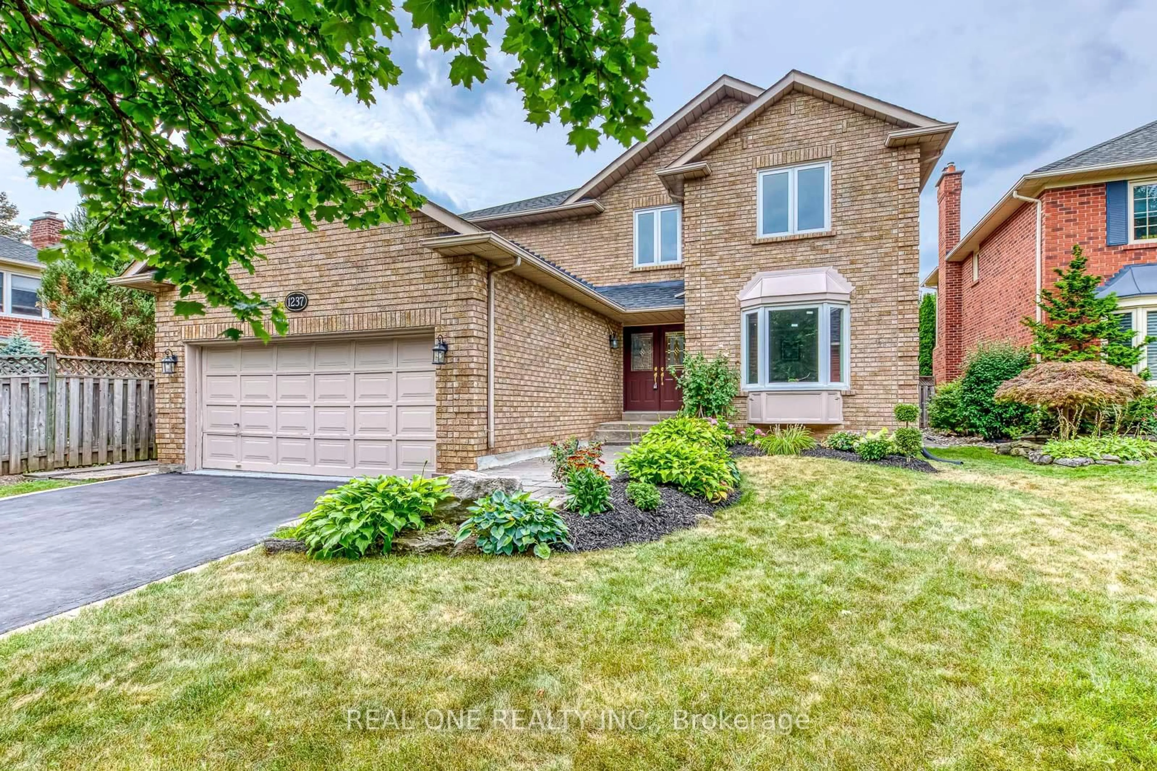 Home with brick exterior material, street for 1237 Woodview Dr, Oakville Ontario L6M 2M5