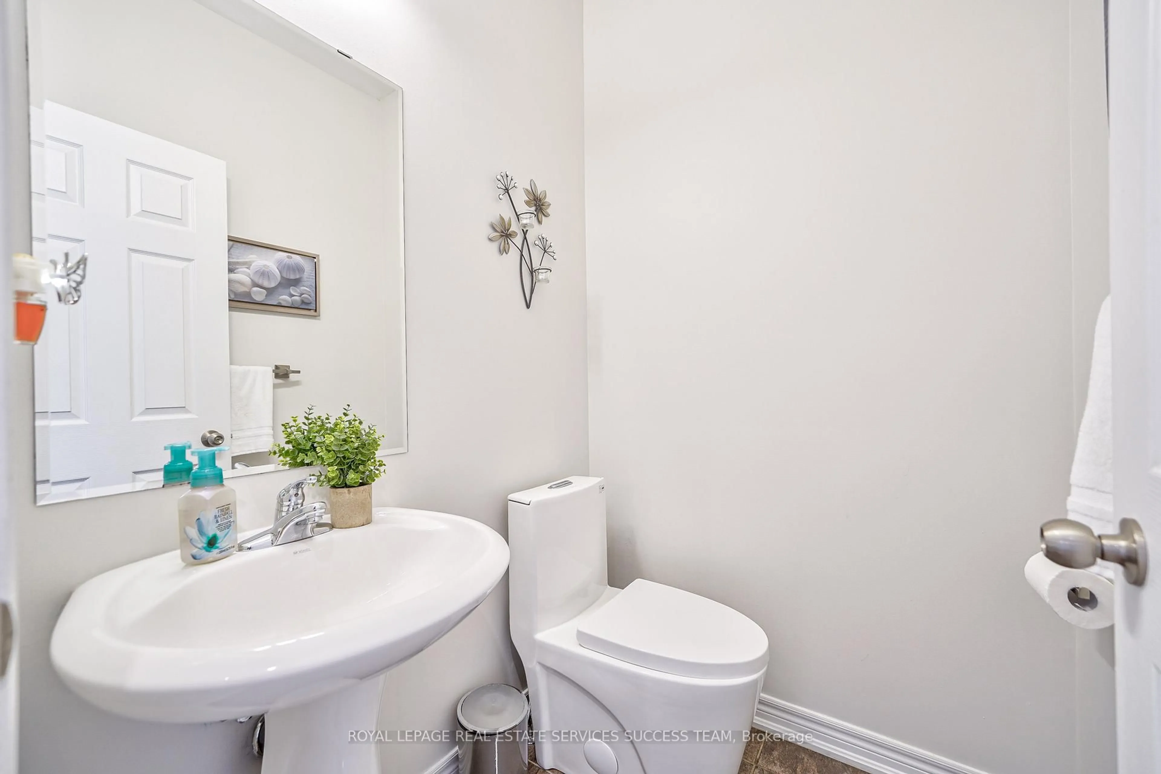 Standard bathroom, unknown for 5354 Mallory Rd, Mississauga Ontario L5M 0J3