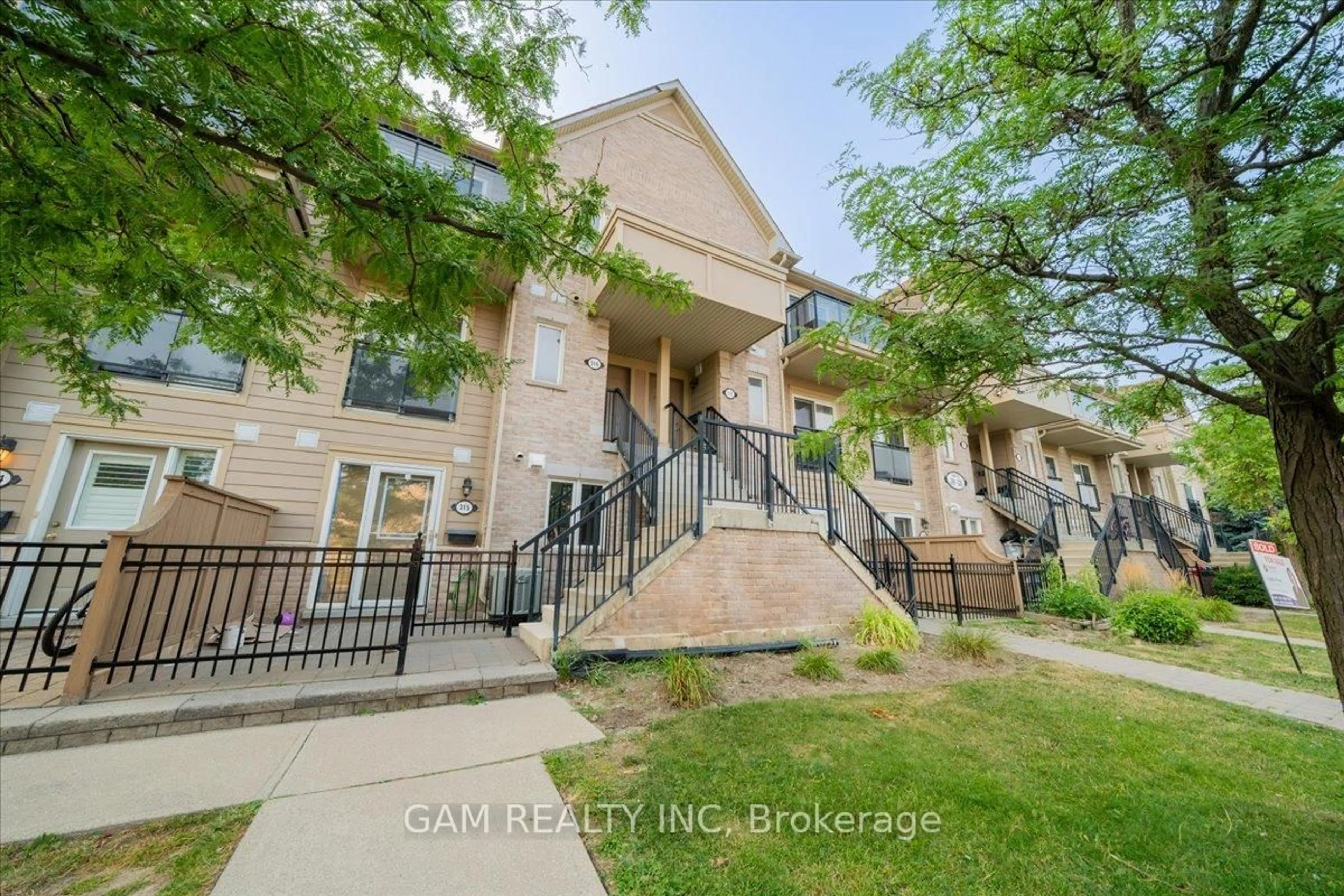 A pic from outside/outdoor area/front of a property/back of a property/a pic from drone, street for 4975 Southhampton Dr #316, Mississauga Ontario L5M 8C9