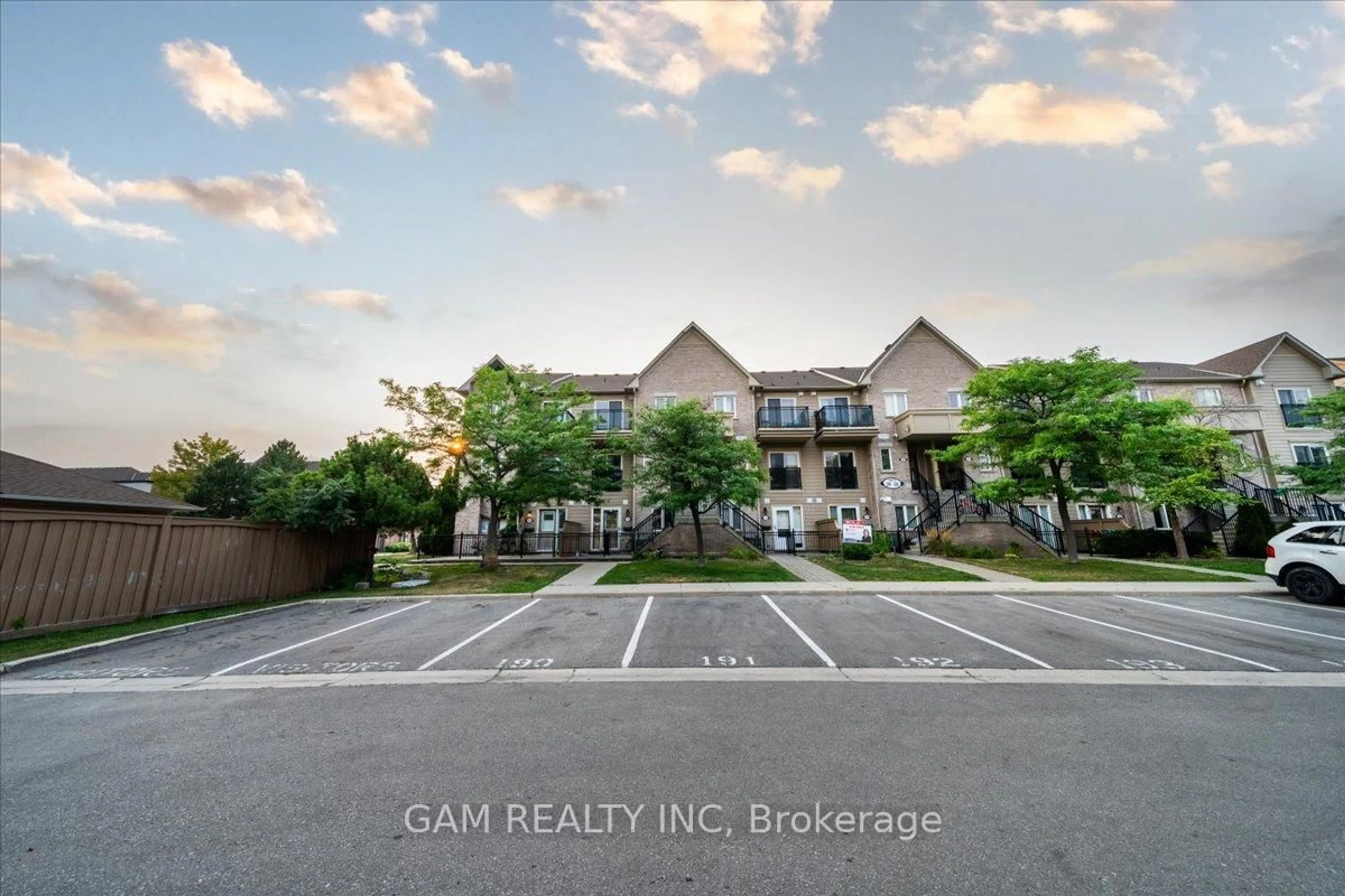 A pic from outside/outdoor area/front of a property/back of a property/a pic from drone, unknown for 4975 Southhampton Dr #316, Mississauga Ontario L5M 8C9