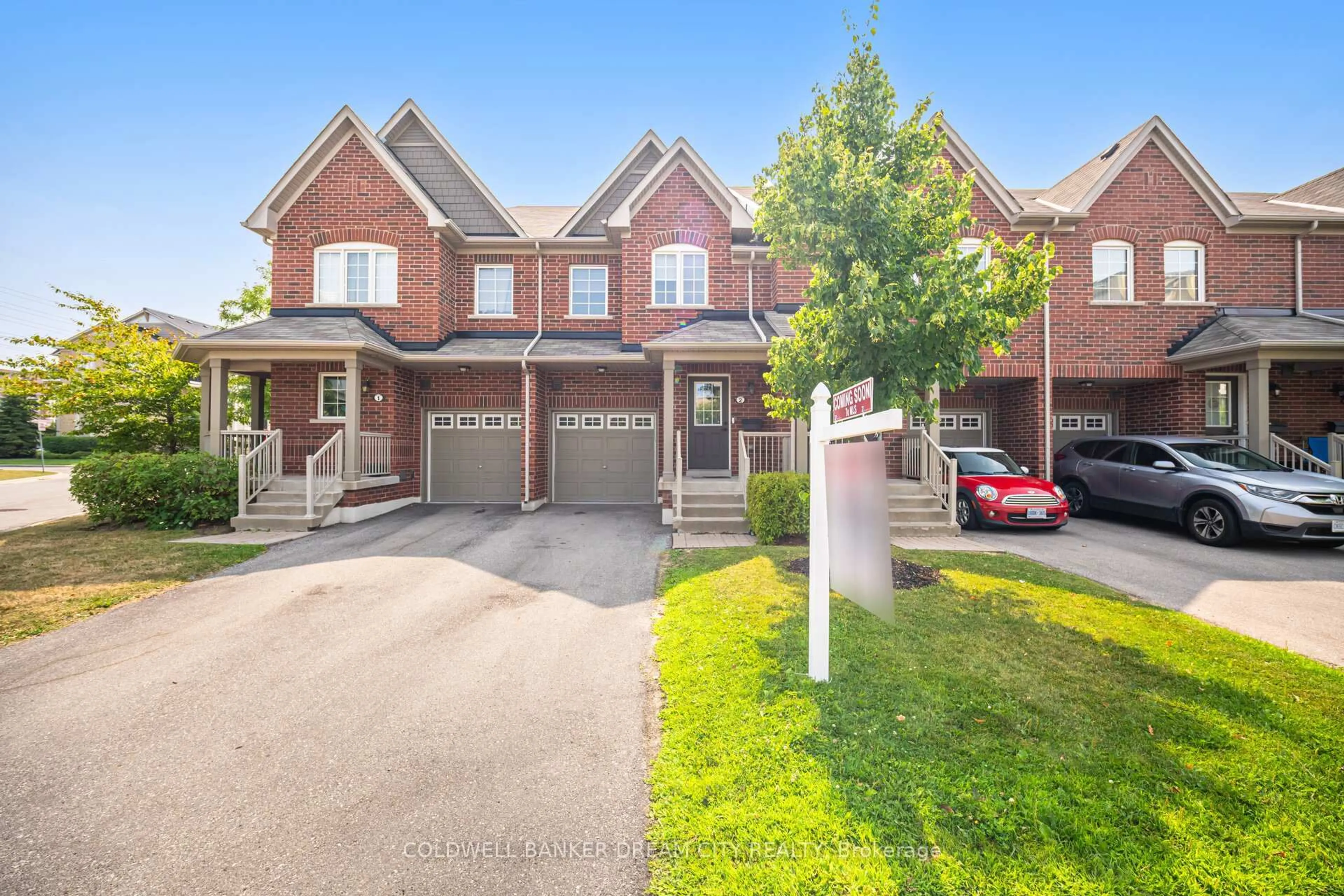 A pic from outside/outdoor area/front of a property/back of a property/a pic from drone, street for 5030 Harvard Rd #2, Mississauga Ontario L5M 0X1