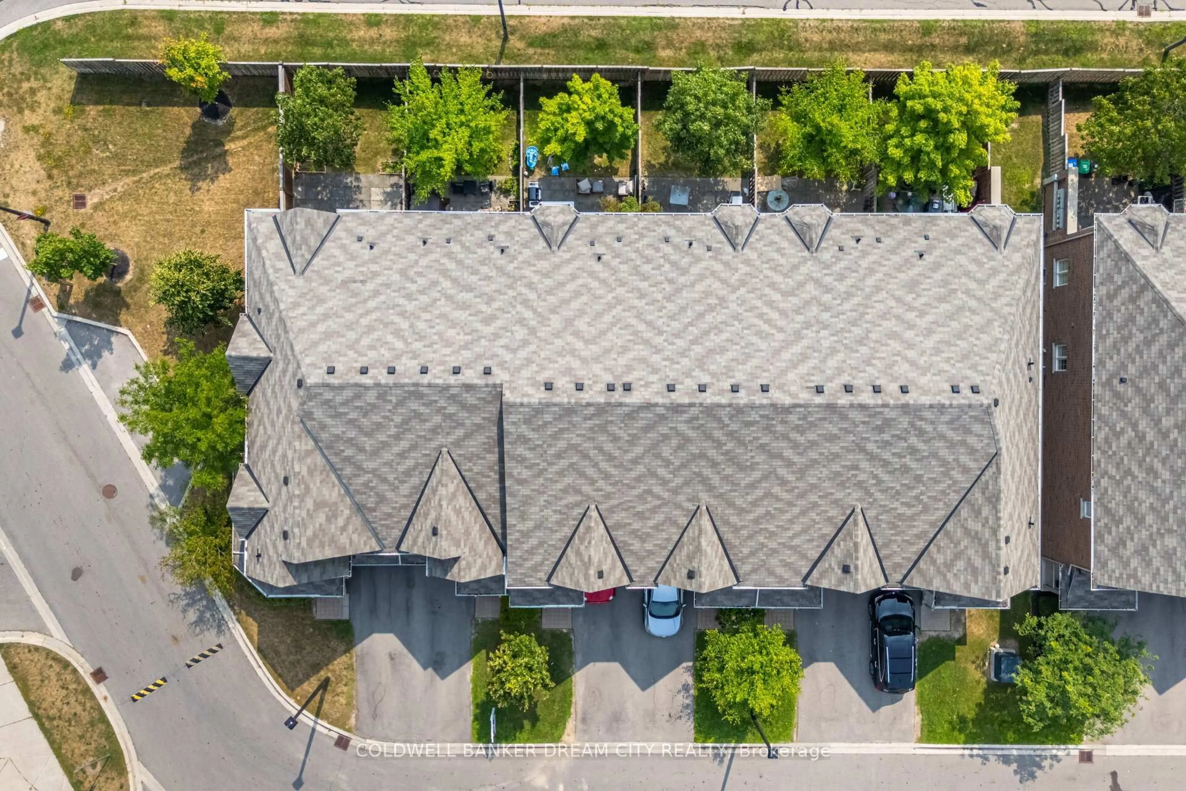 A pic from outside/outdoor area/front of a property/back of a property/a pic from drone, street for 5030 Harvard Rd #2, Mississauga Ontario L5M 0X1