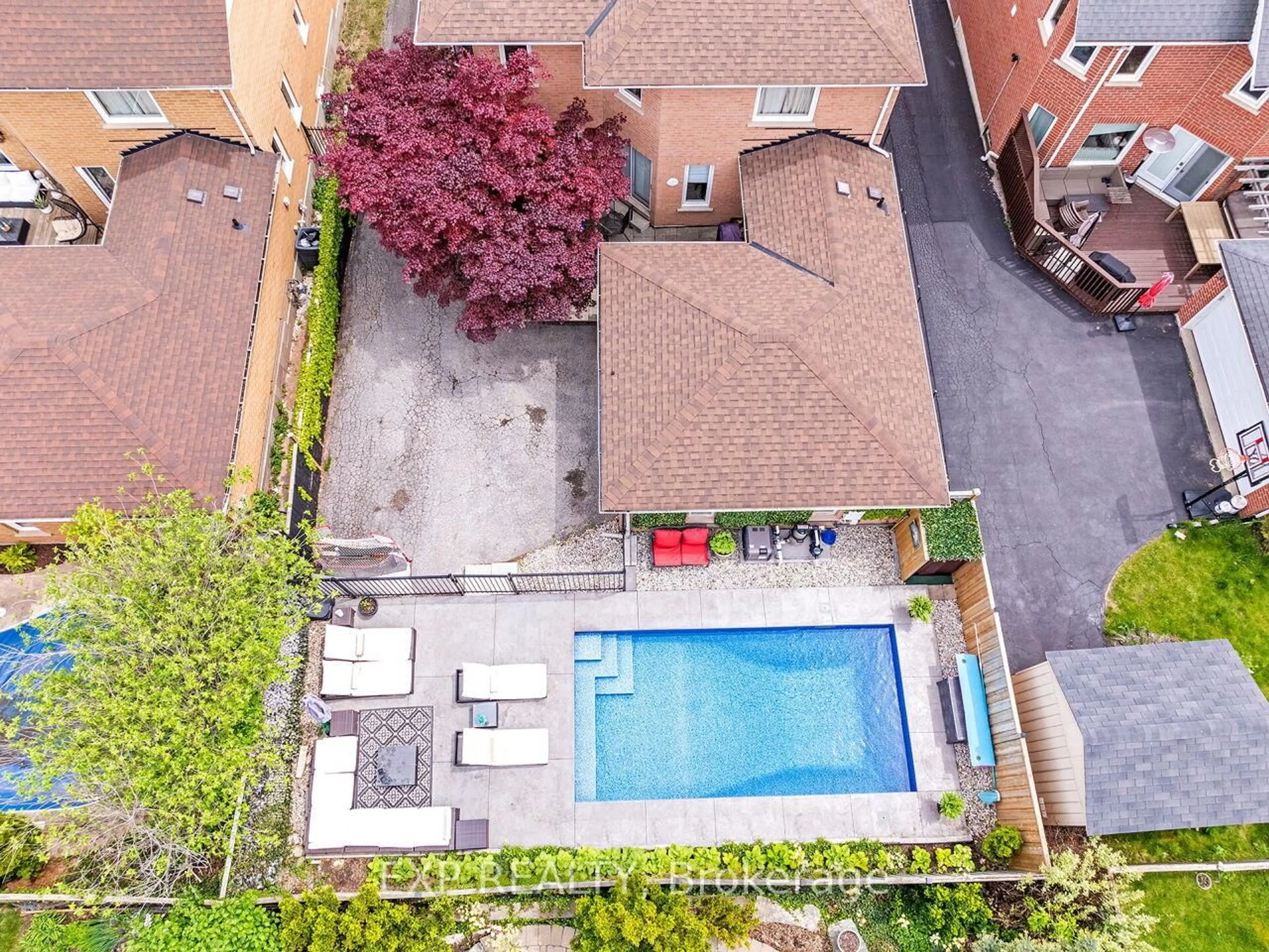 A pic from outside/outdoor area/front of a property/back of a property/a pic from drone, street for 2460 Sixth Line, Oakville Ontario L6H 5Z8
