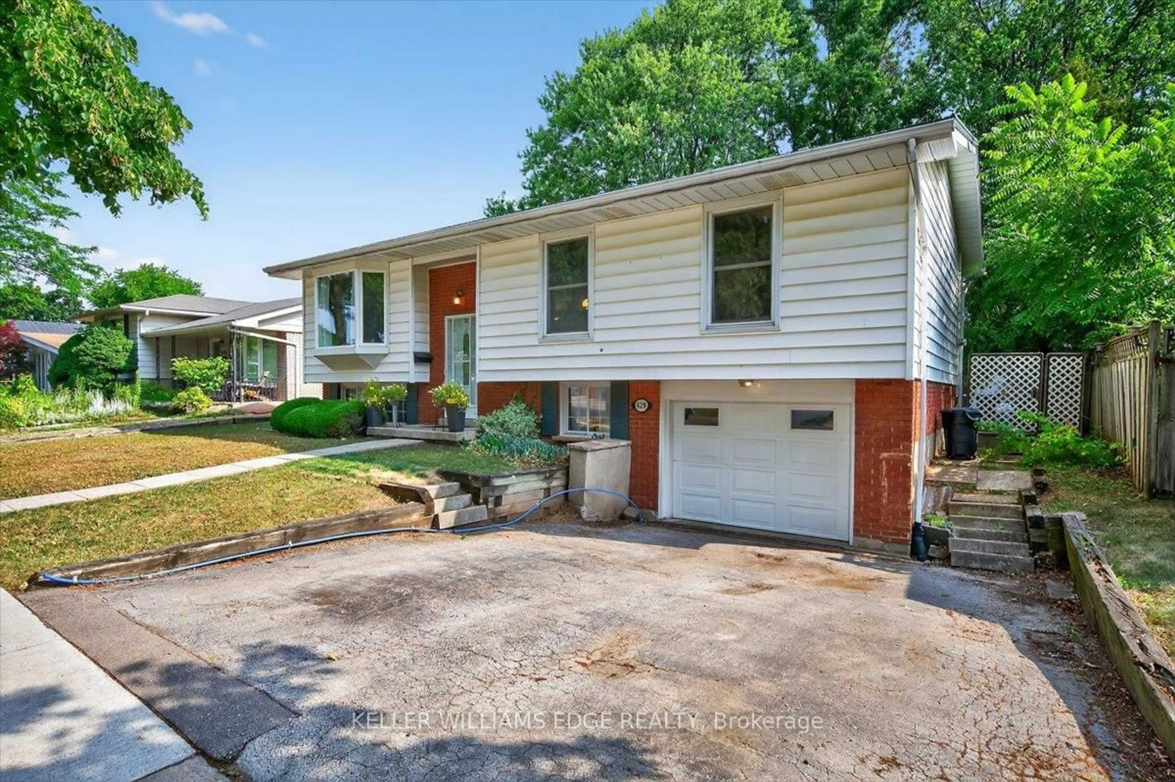 Home with brick exterior material, street for 639 Blue Forest Hill, Burlington Ontario L7L 4H4