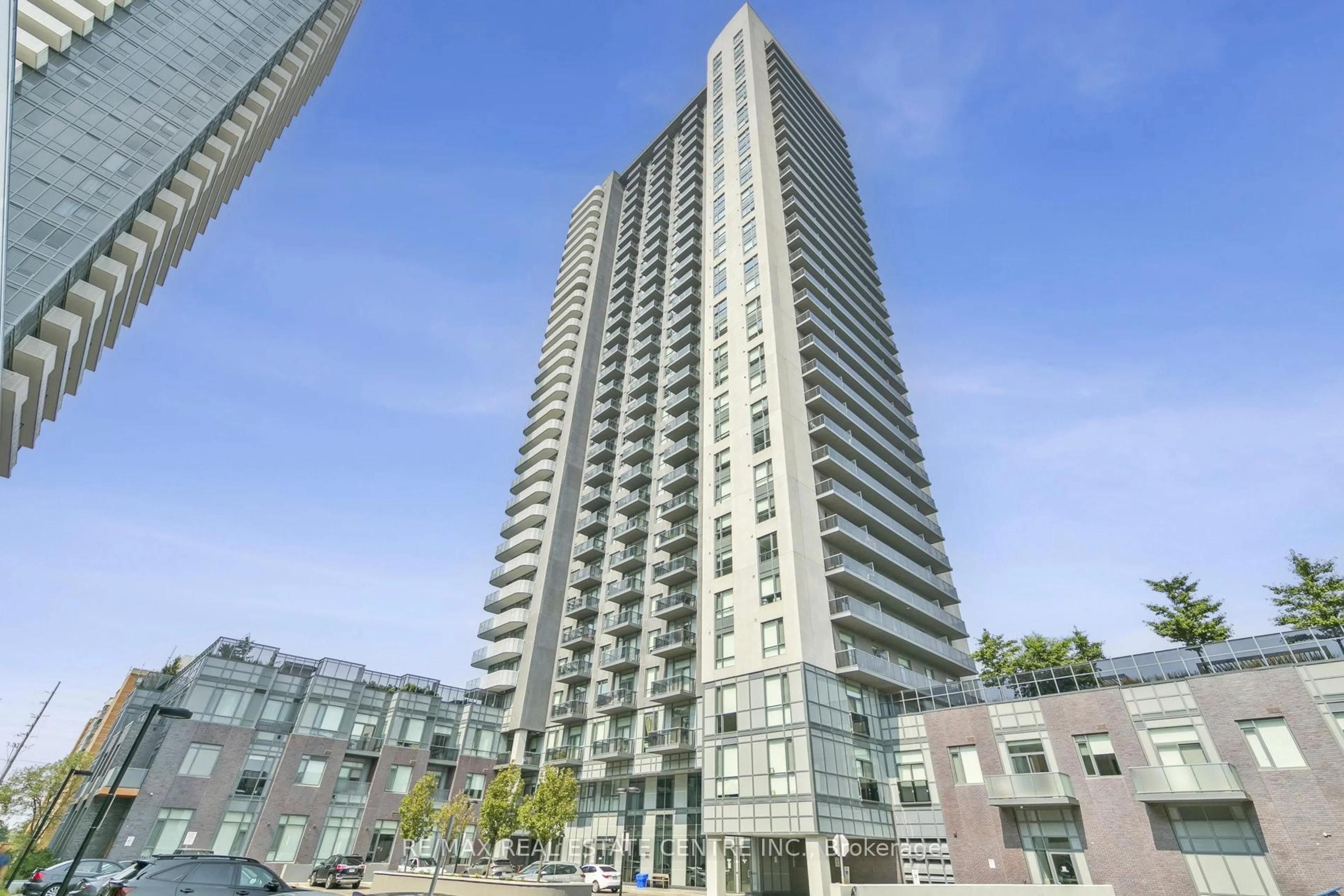 Indoor foyer for 8 Nahani Way #821, Mississauga Ontario L4Z 0C6