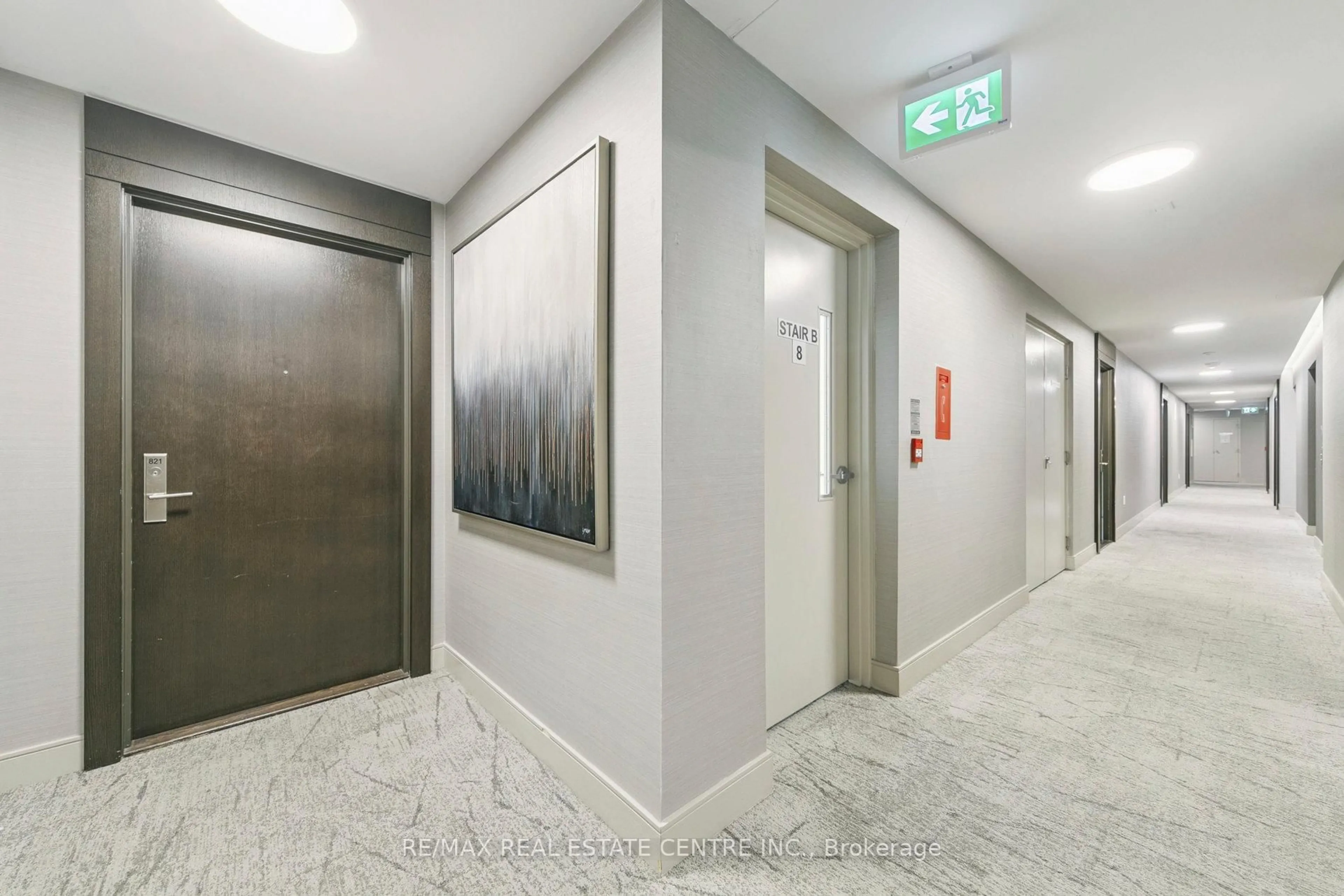 Indoor foyer for 8 Nahani Way #821, Mississauga Ontario L4Z 0C6