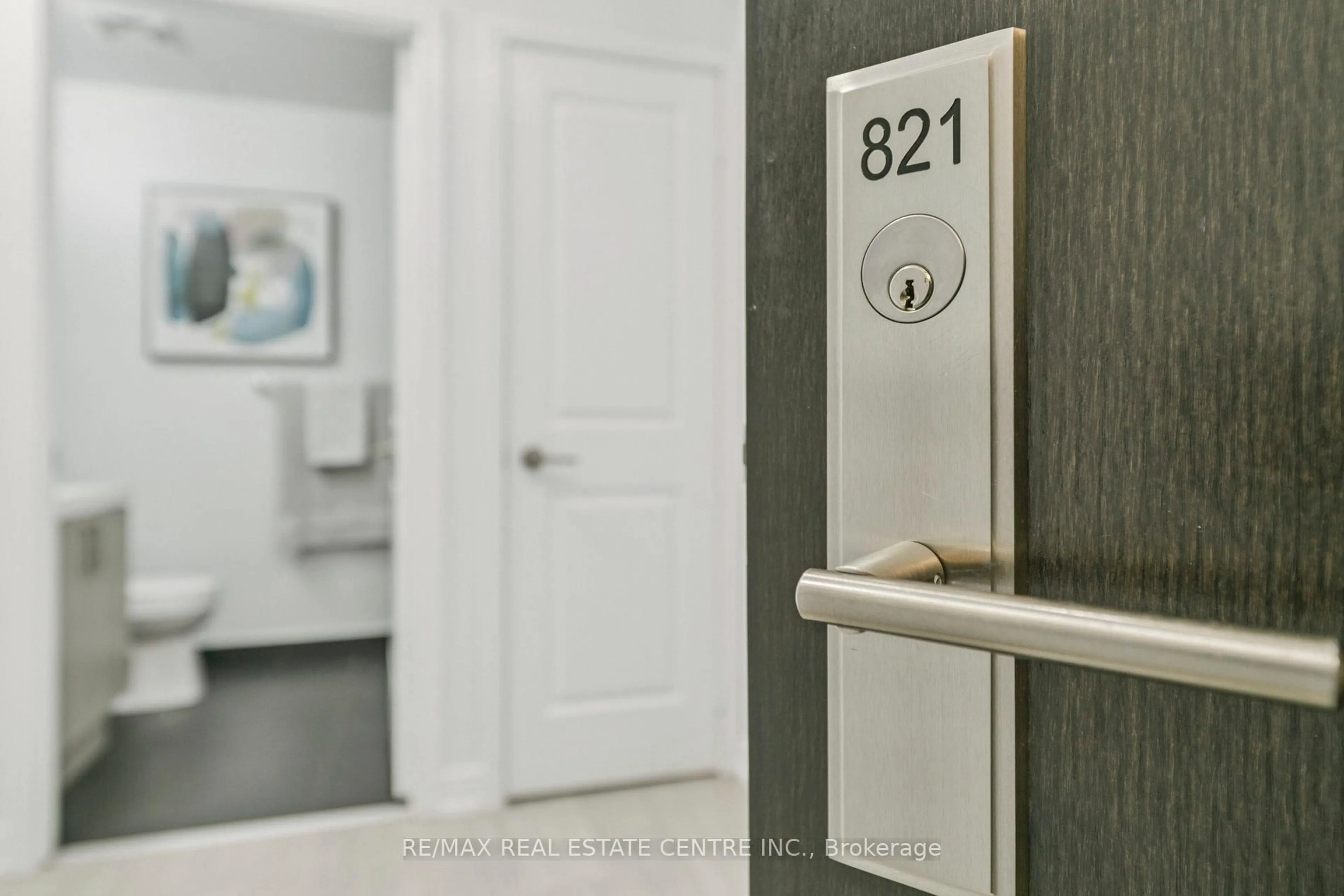 Indoor entryway for 8 Nahani Way #821, Mississauga Ontario L4Z 0C6