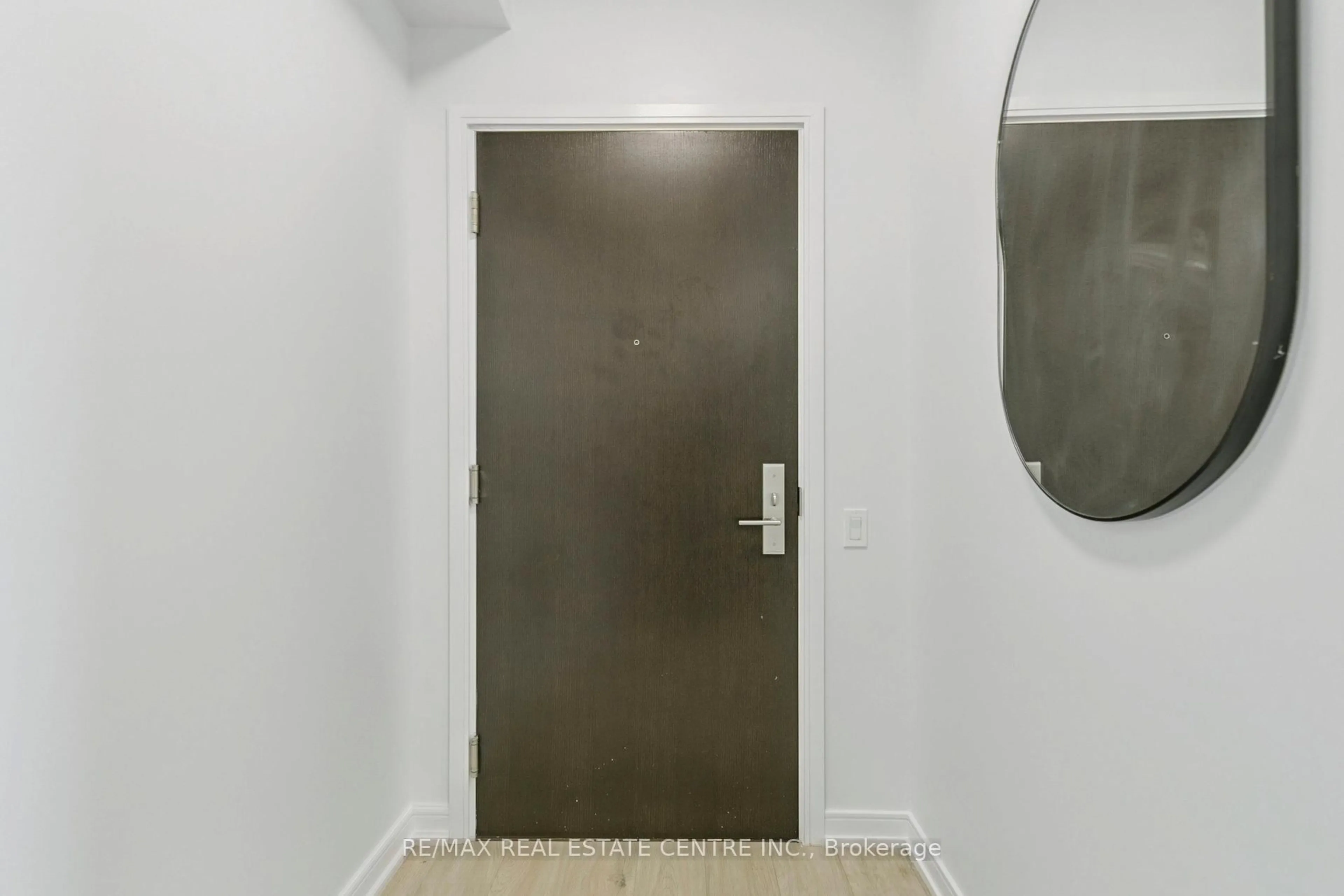 Indoor entryway for 8 Nahani Way #821, Mississauga Ontario L4Z 0C6