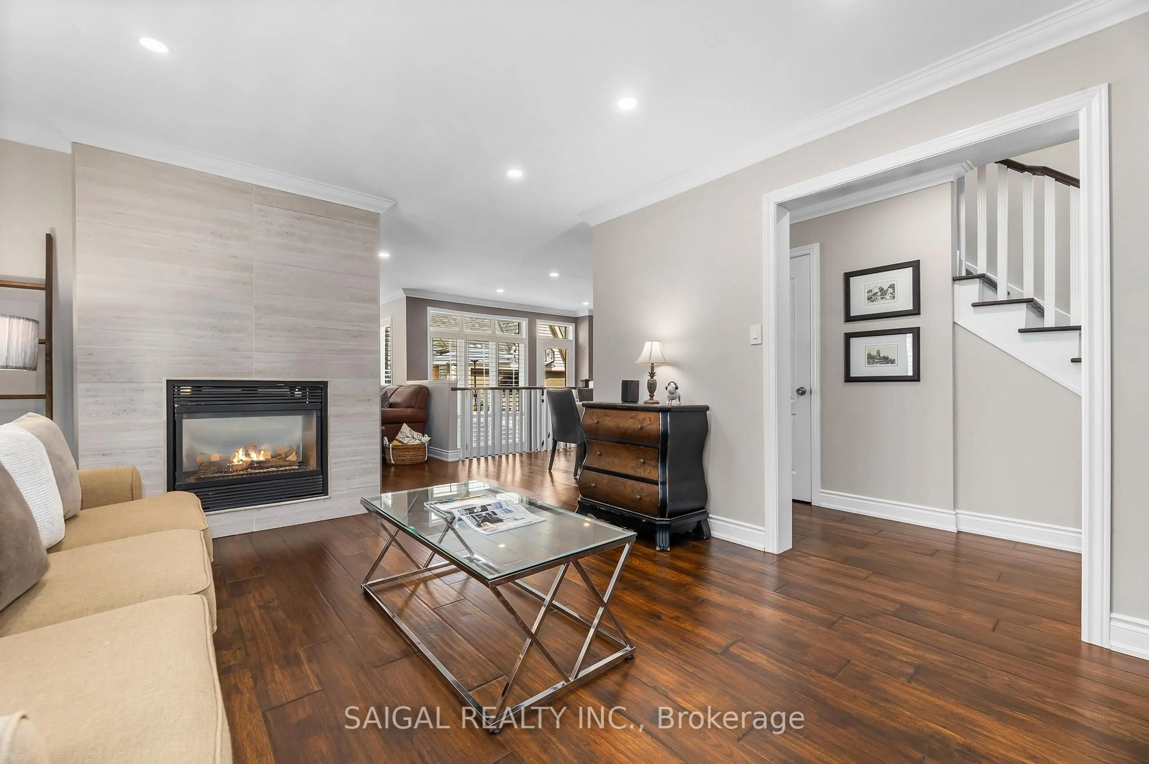 Living room with furniture, wood/laminate floor for 7174 Upton Cres, Mississauga Ontario L5N 7L6
