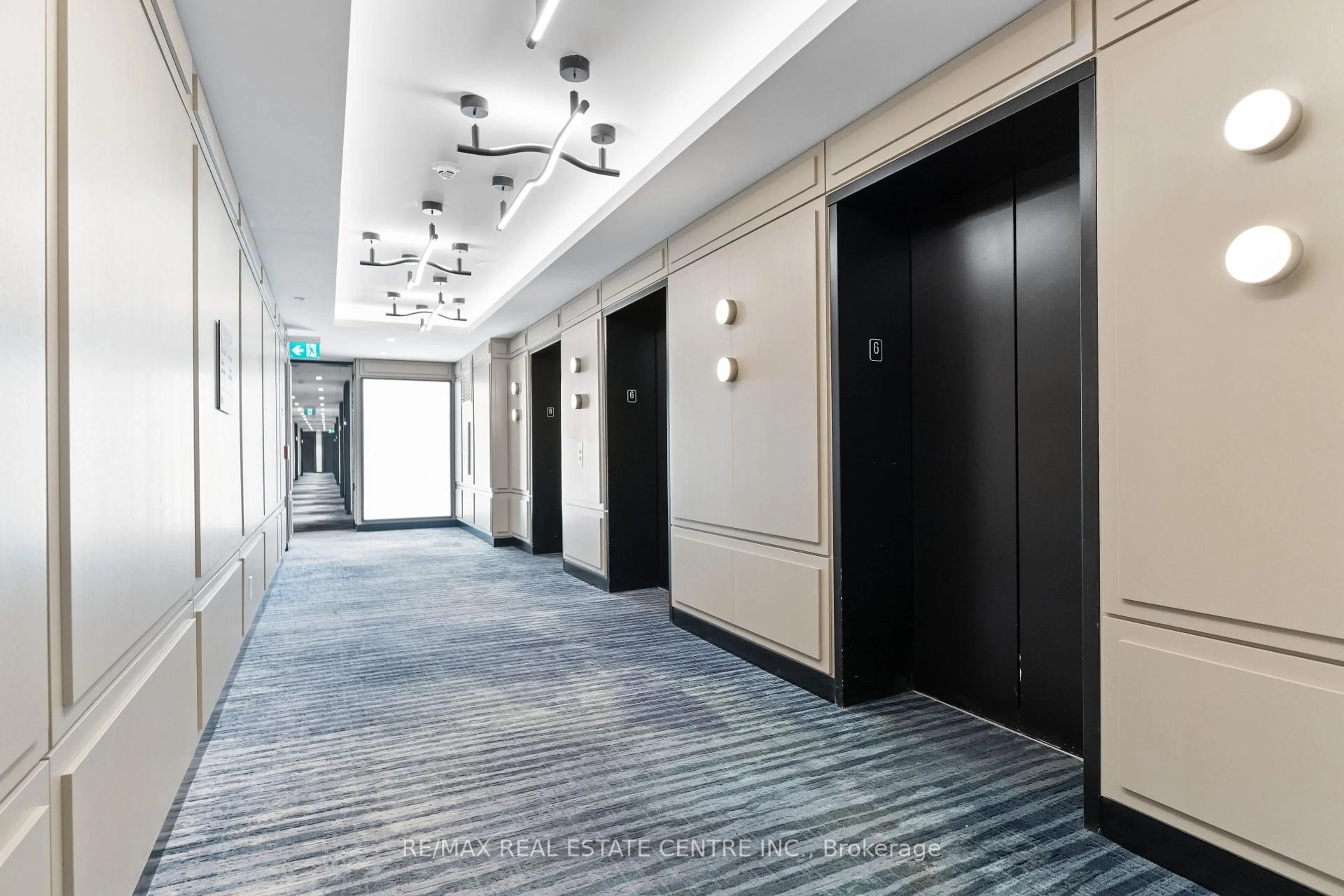 Indoor foyer for 3220 William Coltson Ave #601, Oakville Ontario L6H 7X9