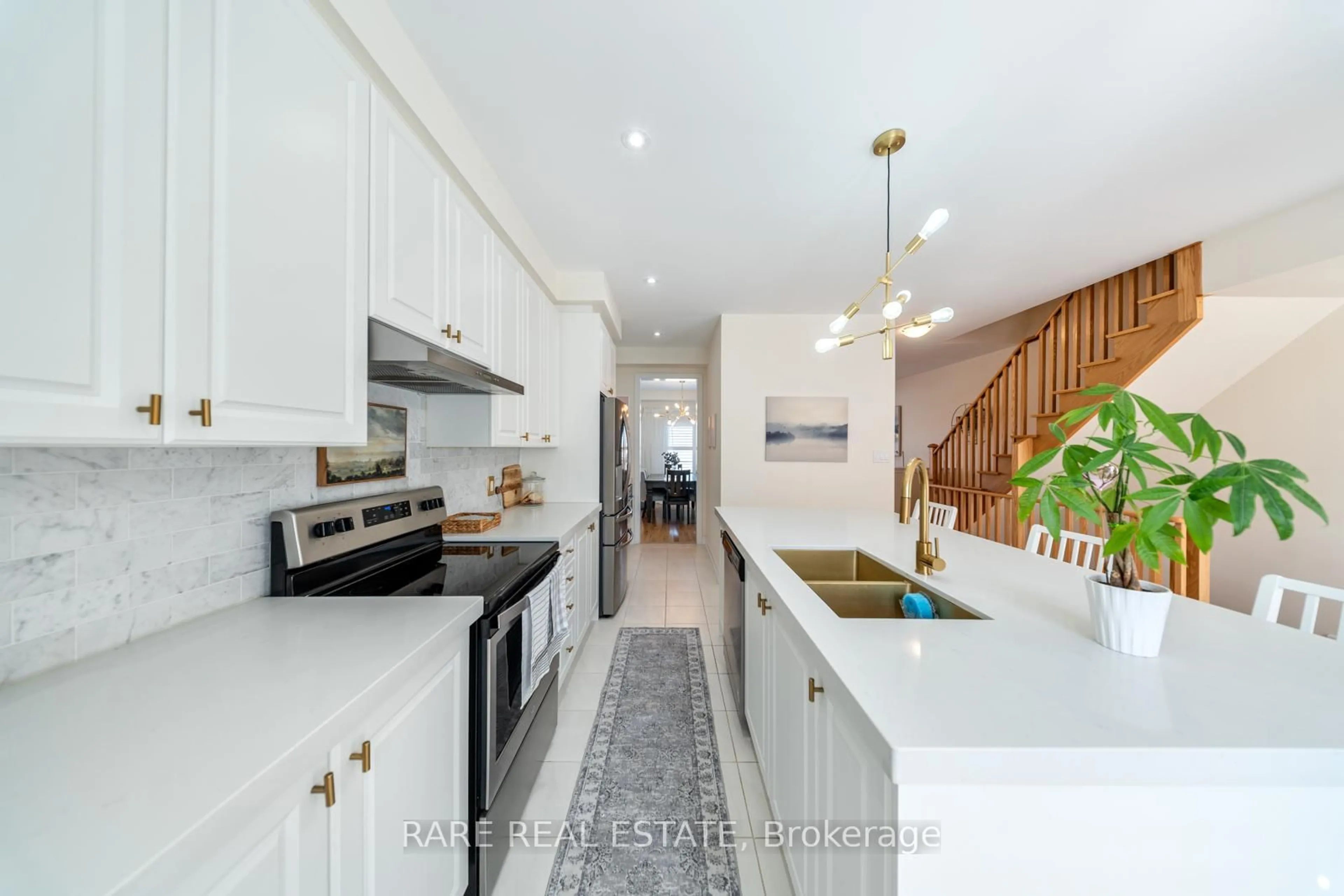 Open concept kitchen, ceramic/tile floor for 160 Fruitvale Circ, Brampton Ontario L7A 5C4