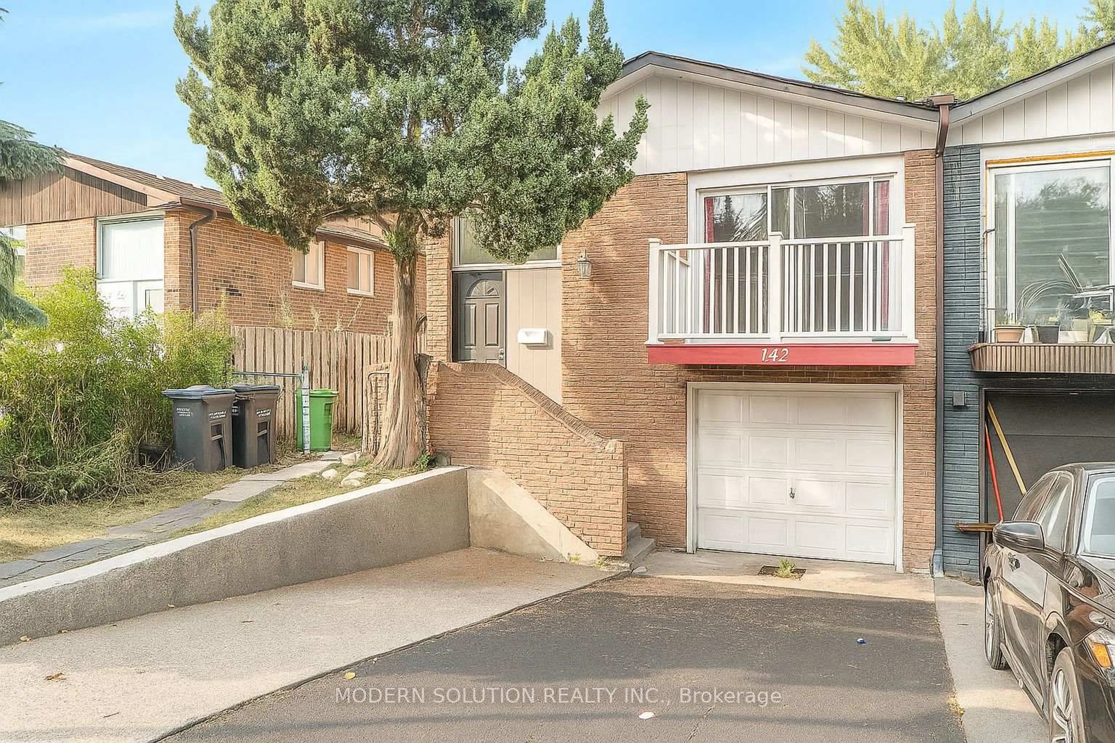 Home with brick exterior material, street for 142 Mill St, Brampton Ontario L6X 2P2