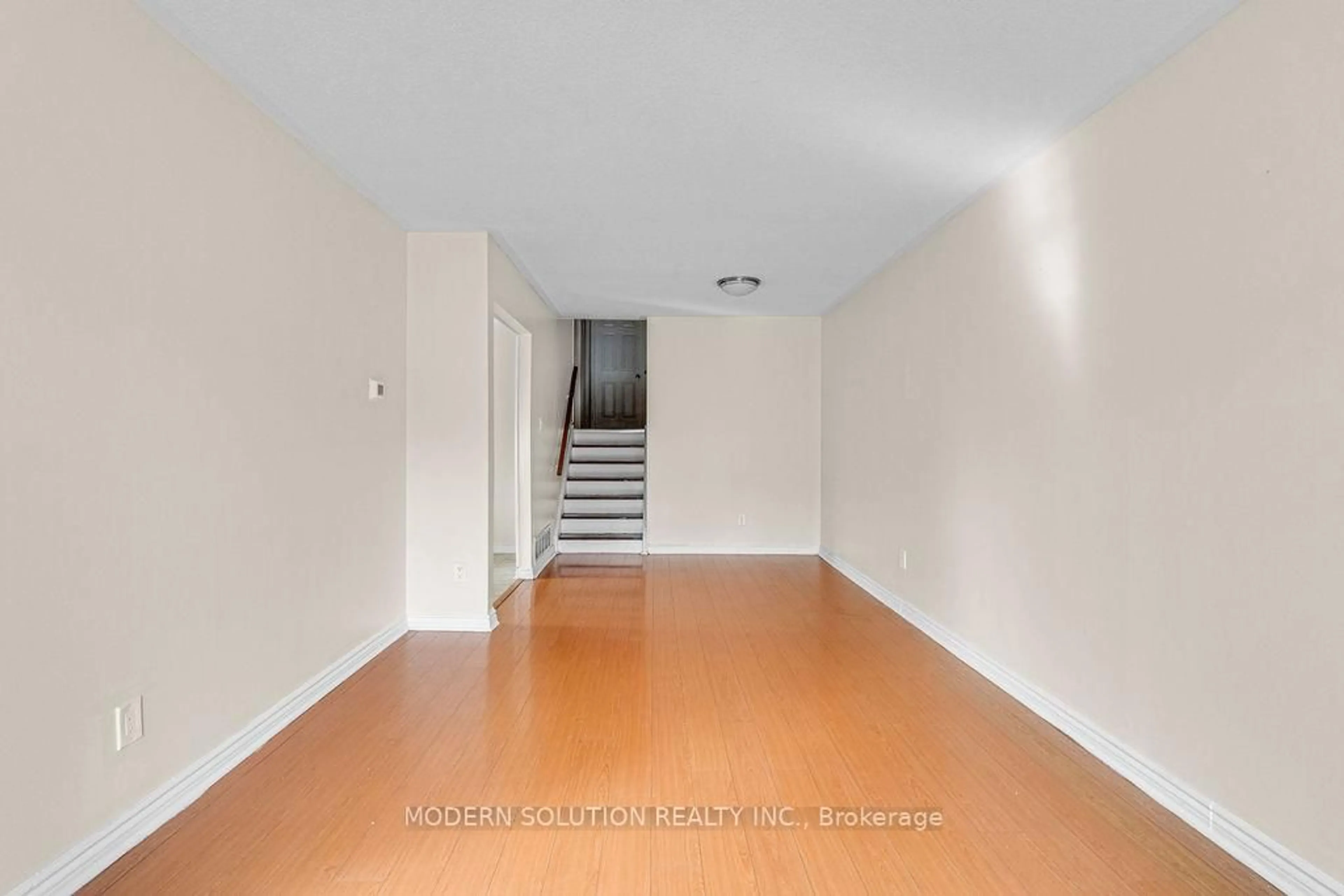 Indoor foyer for 142 Mill St, Brampton Ontario L6X 2P2