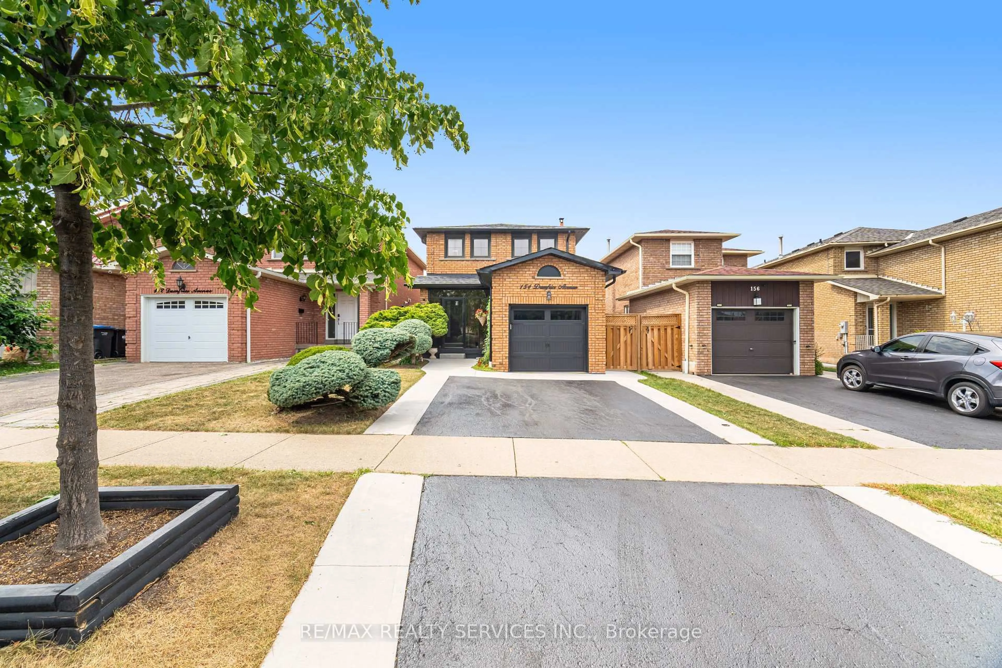Home with brick exterior material, street for 154 Dumfries Ave, Brampton Ontario L6Z 2W8