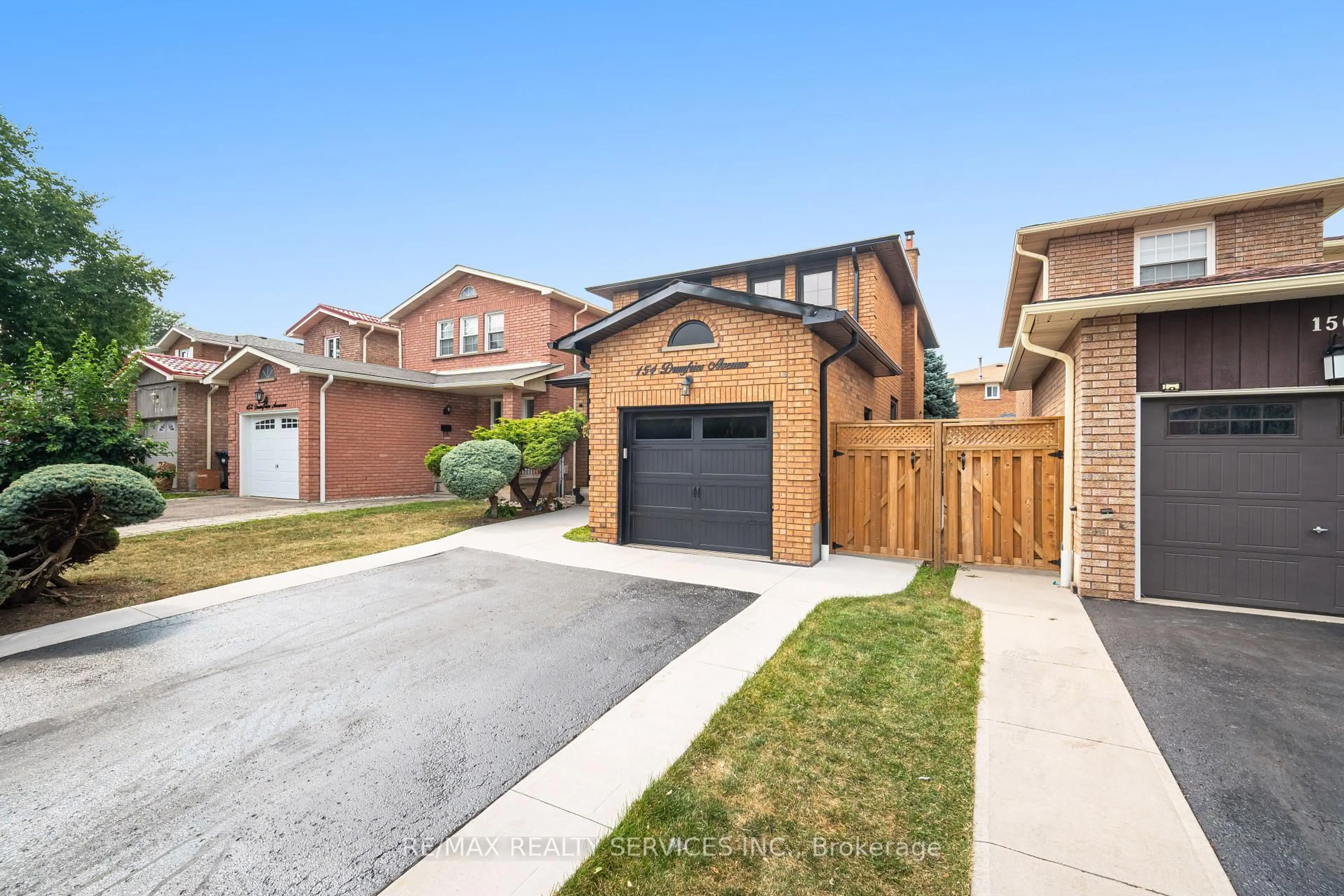Home with brick exterior material, street for 154 Dumfries Ave, Brampton Ontario L6Z 2W8