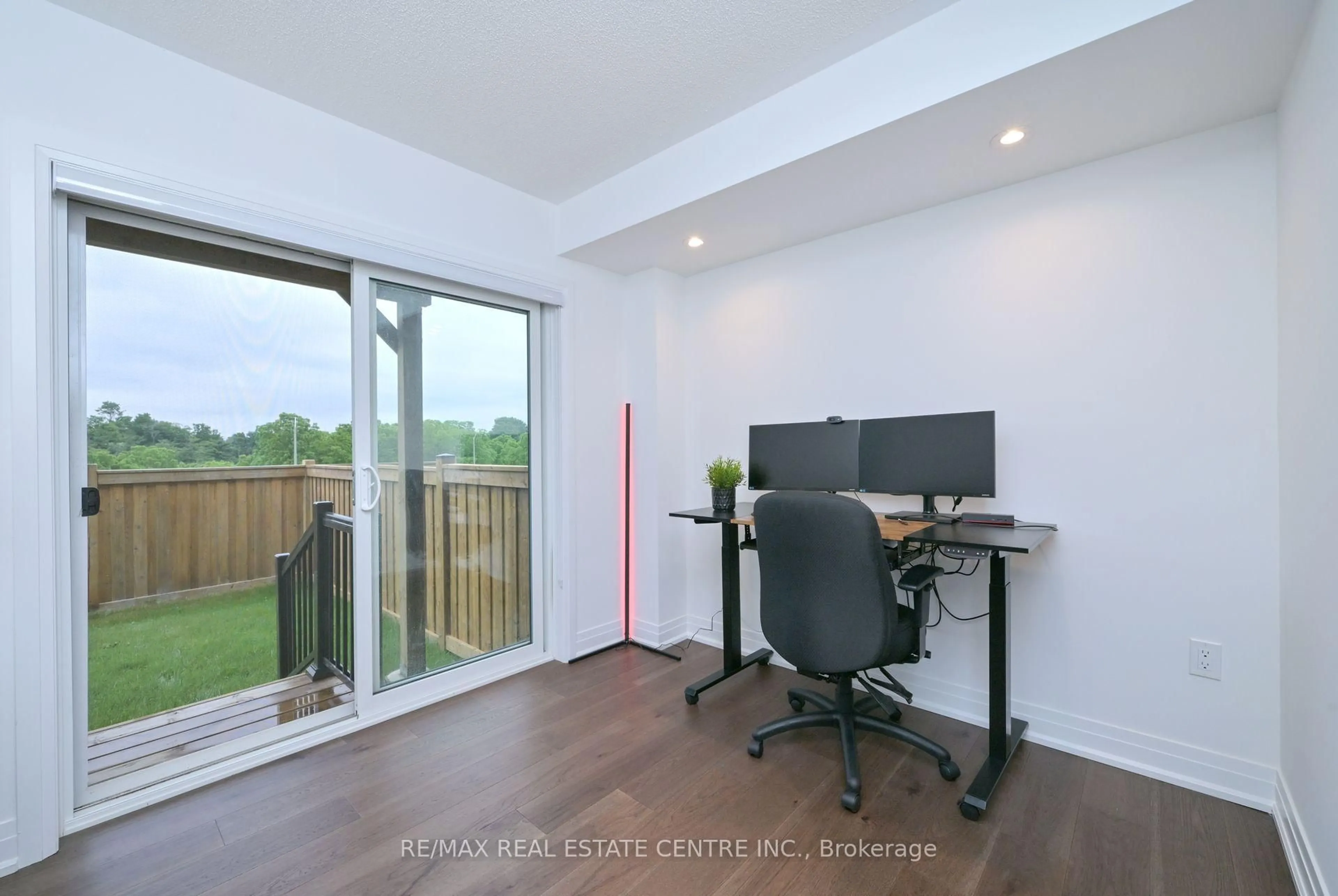 A pic of a room for 24 Humberstone Dr, Halton Hills Ontario L7G 0C4