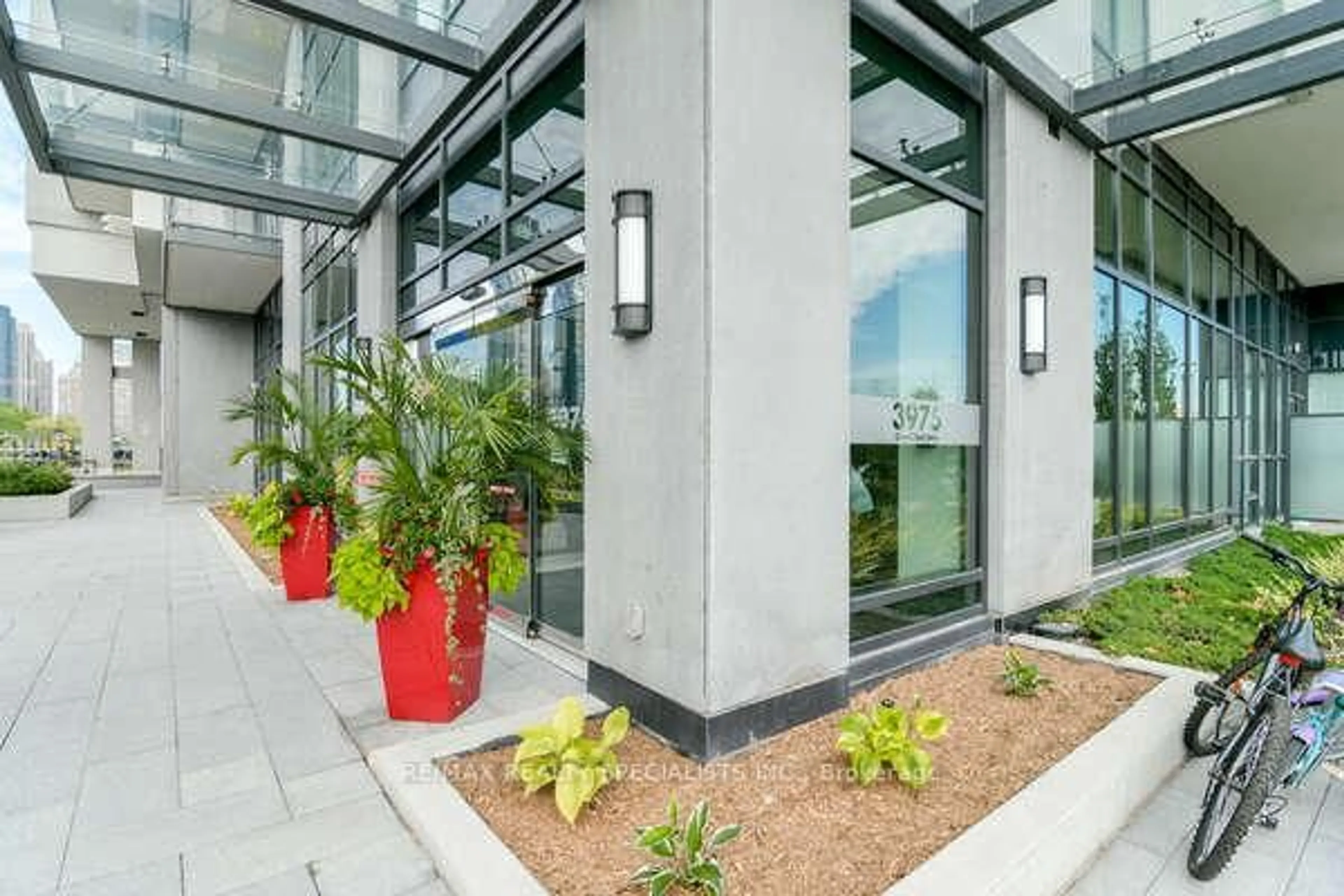 Indoor foyer for 3975 Grand Park Dr #304, Mississauga Ontario L5B 4M6