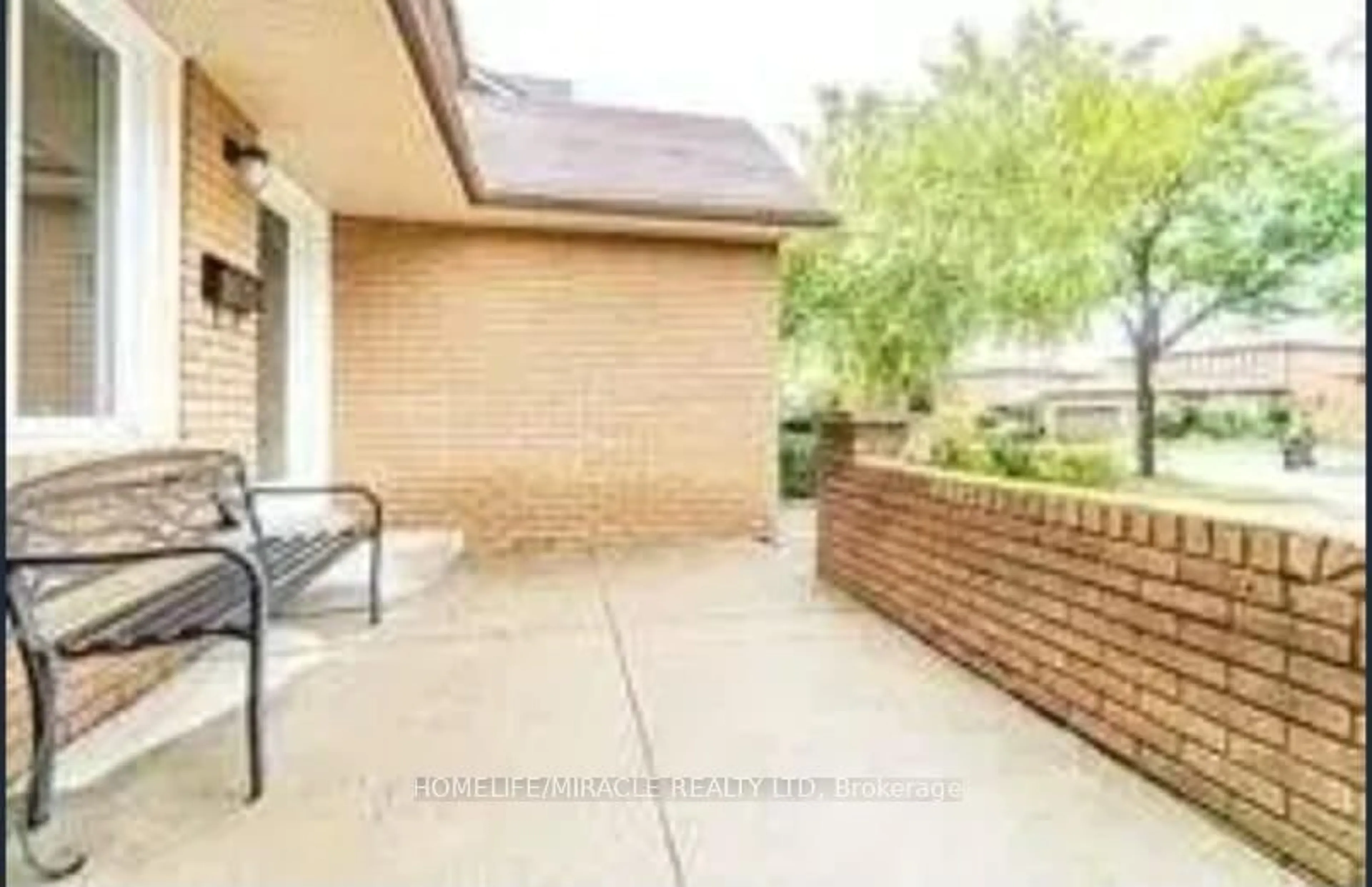 Patio, street for 150 Weybridge Tr, Brampton Ontario L6V 3W2