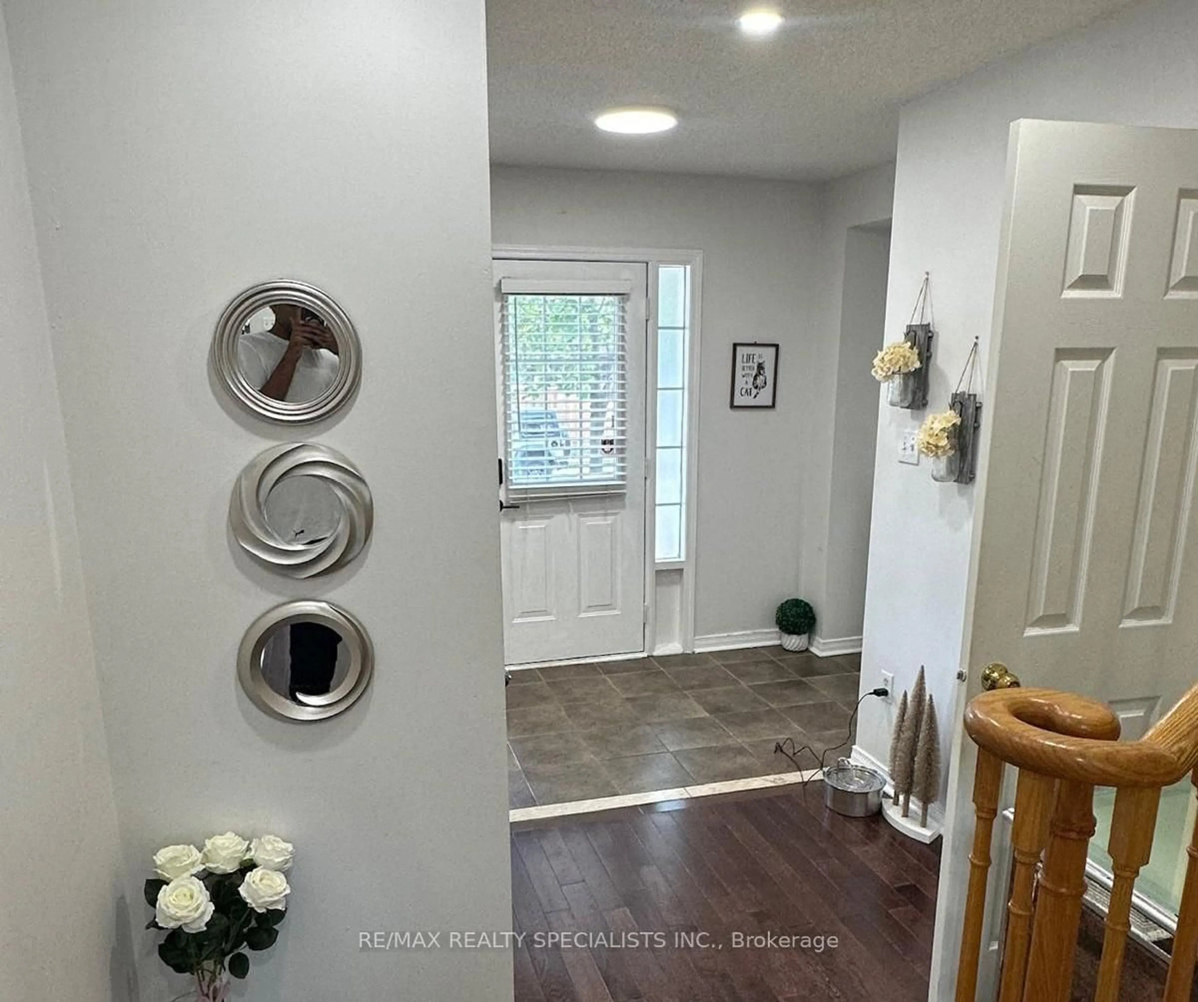 Indoor entryway for 302 Black Dr, Milton Ontario L9T 6S2