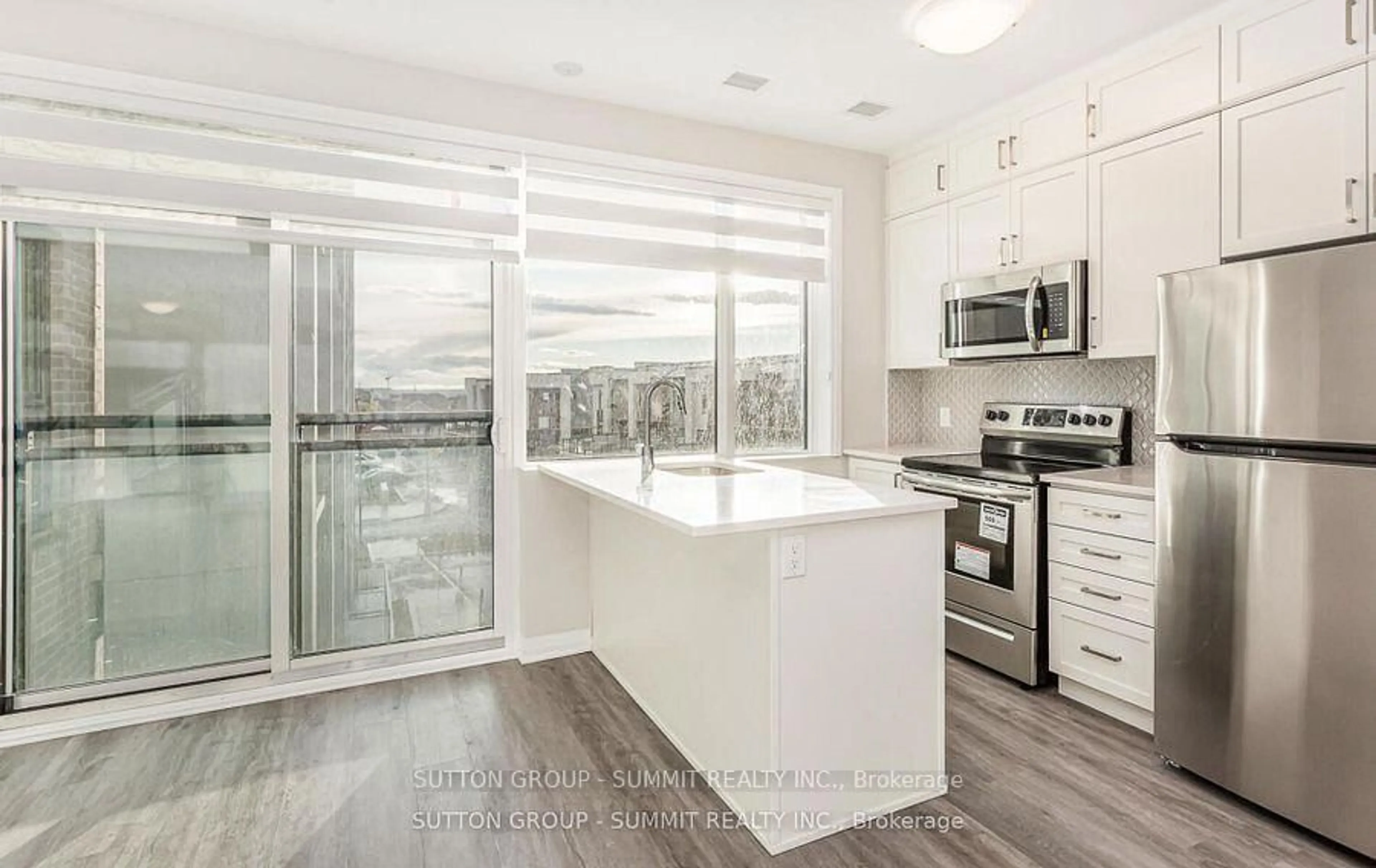 Open concept kitchen, ceramic/tile floor for 50 Kaitting Tr #301, Oakville Ontario L6M 5N4