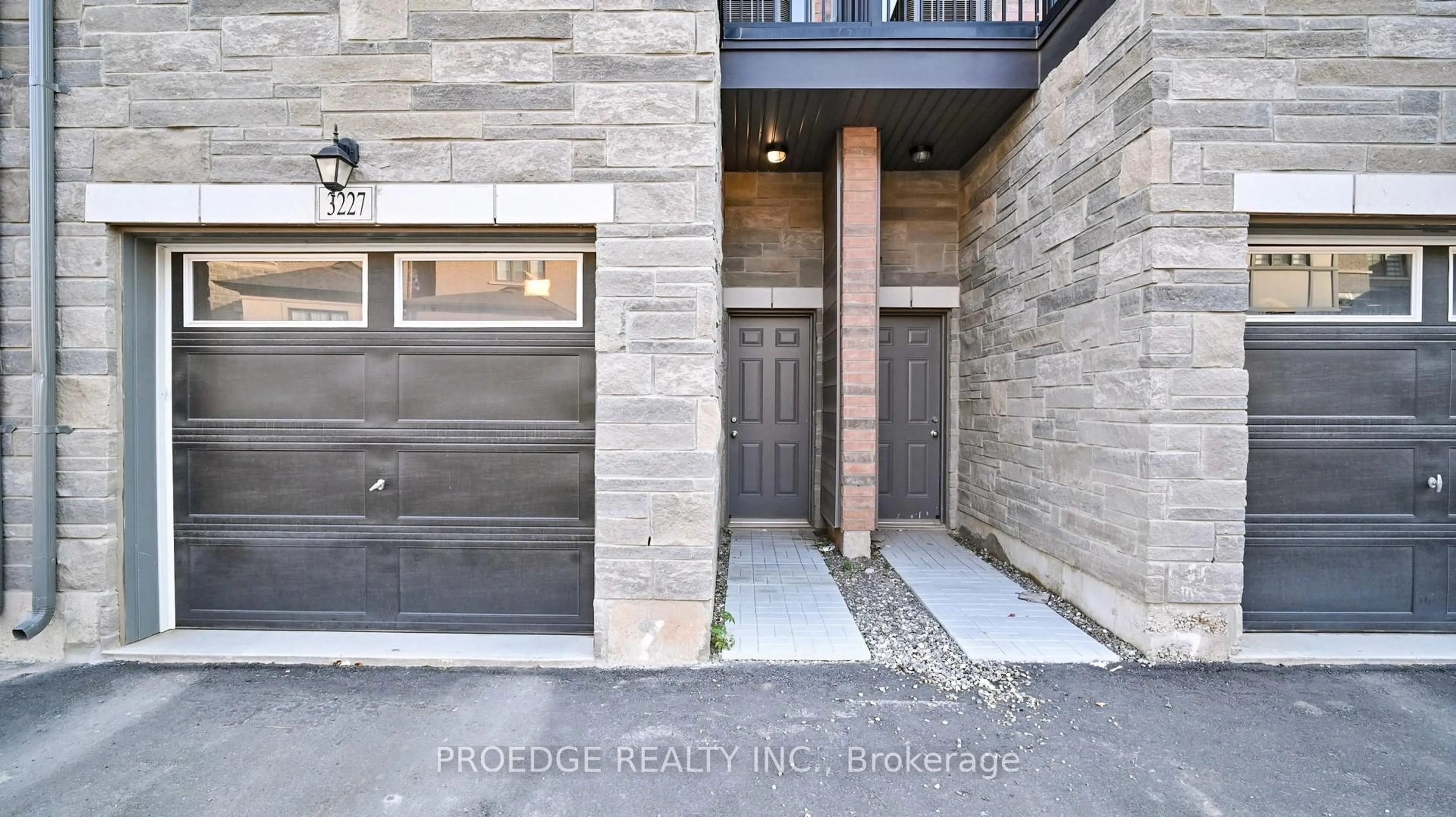 Indoor entryway for 3227 Sixth Line, Oakville Ontario L6H 0V9