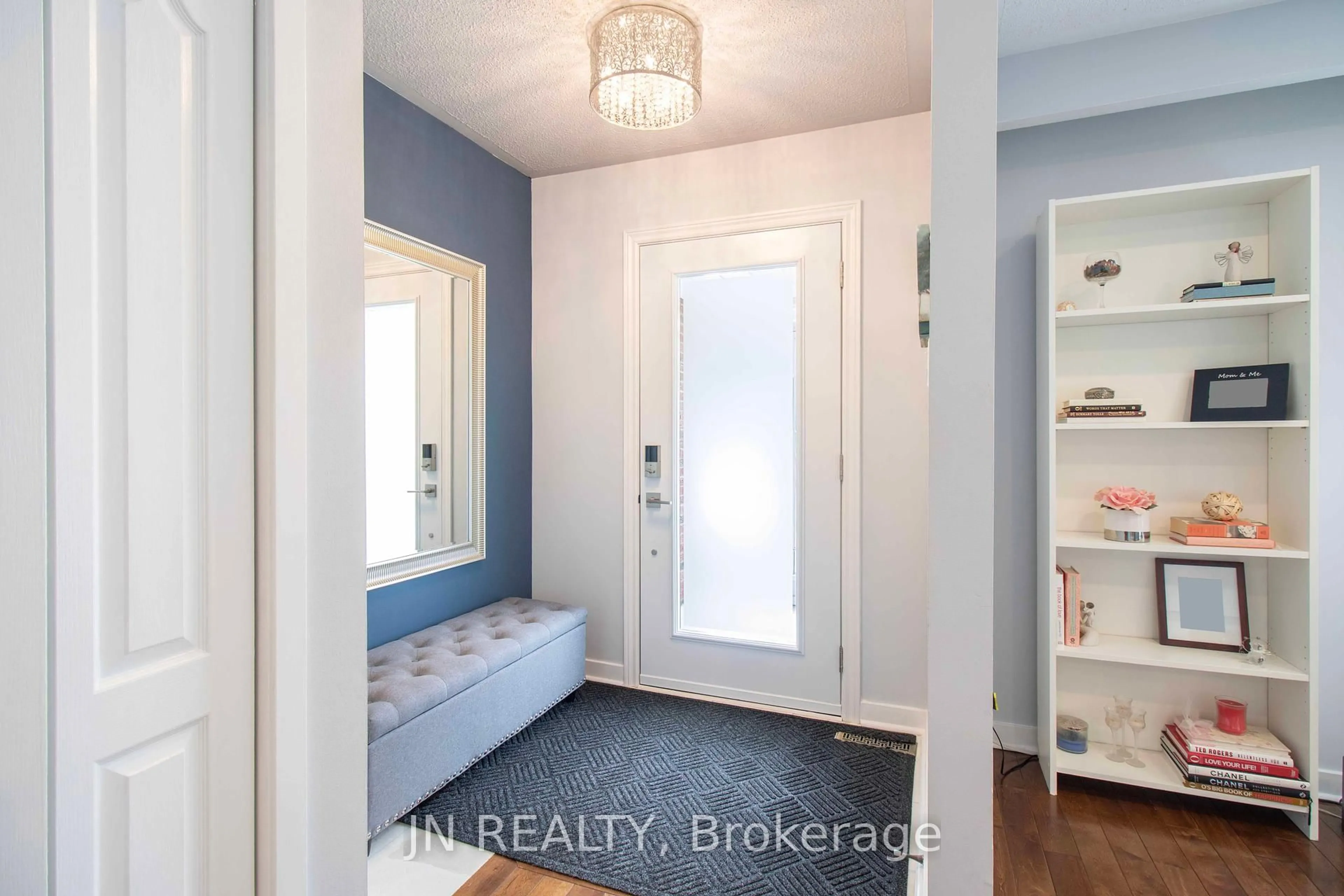 Indoor entryway for 36 Harold St, Brampton Ontario L6Y 1E2