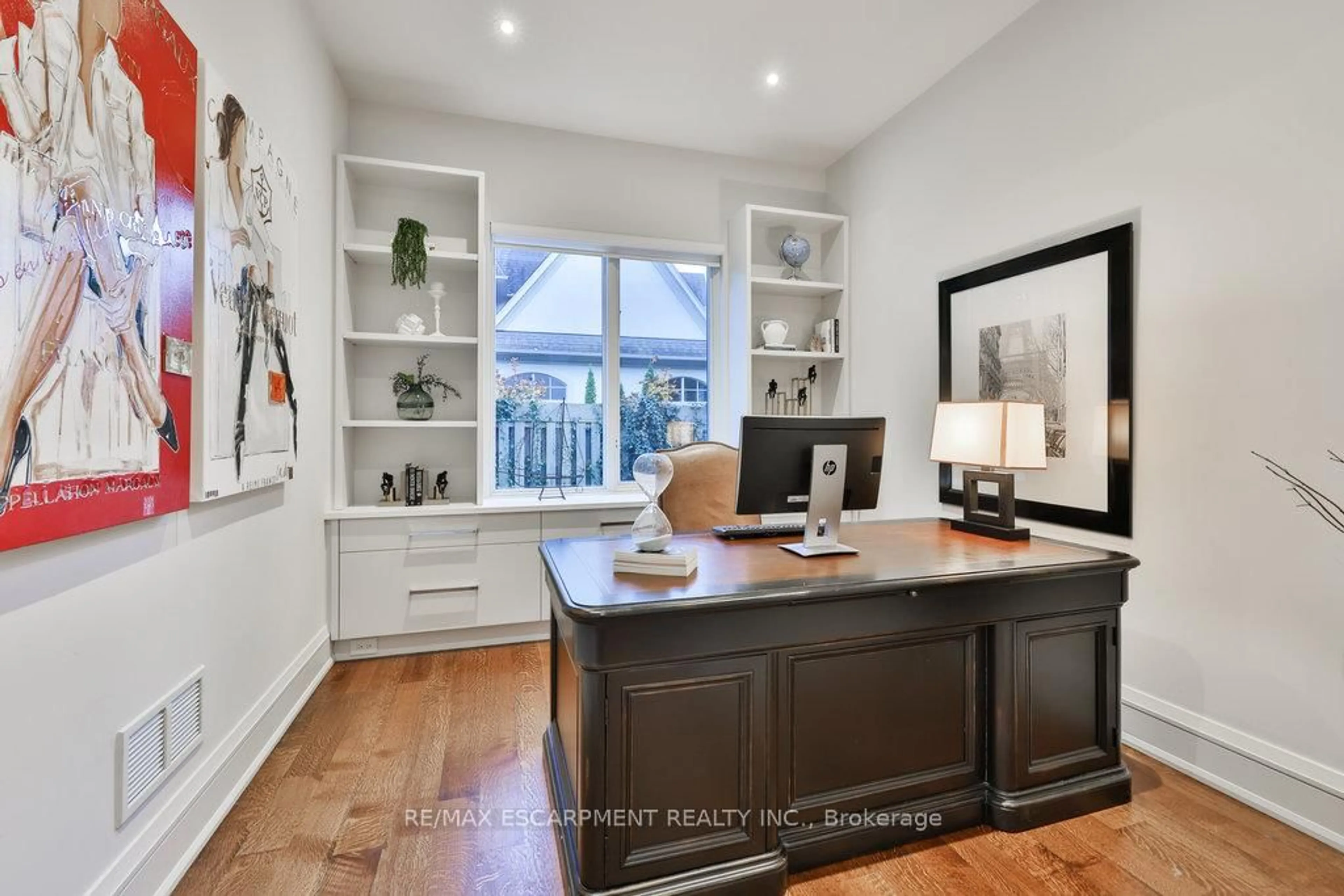 Open concept kitchen, wood/laminate floor for 1293 Woodland Ave, Mississauga Ontario L5G 2Y1