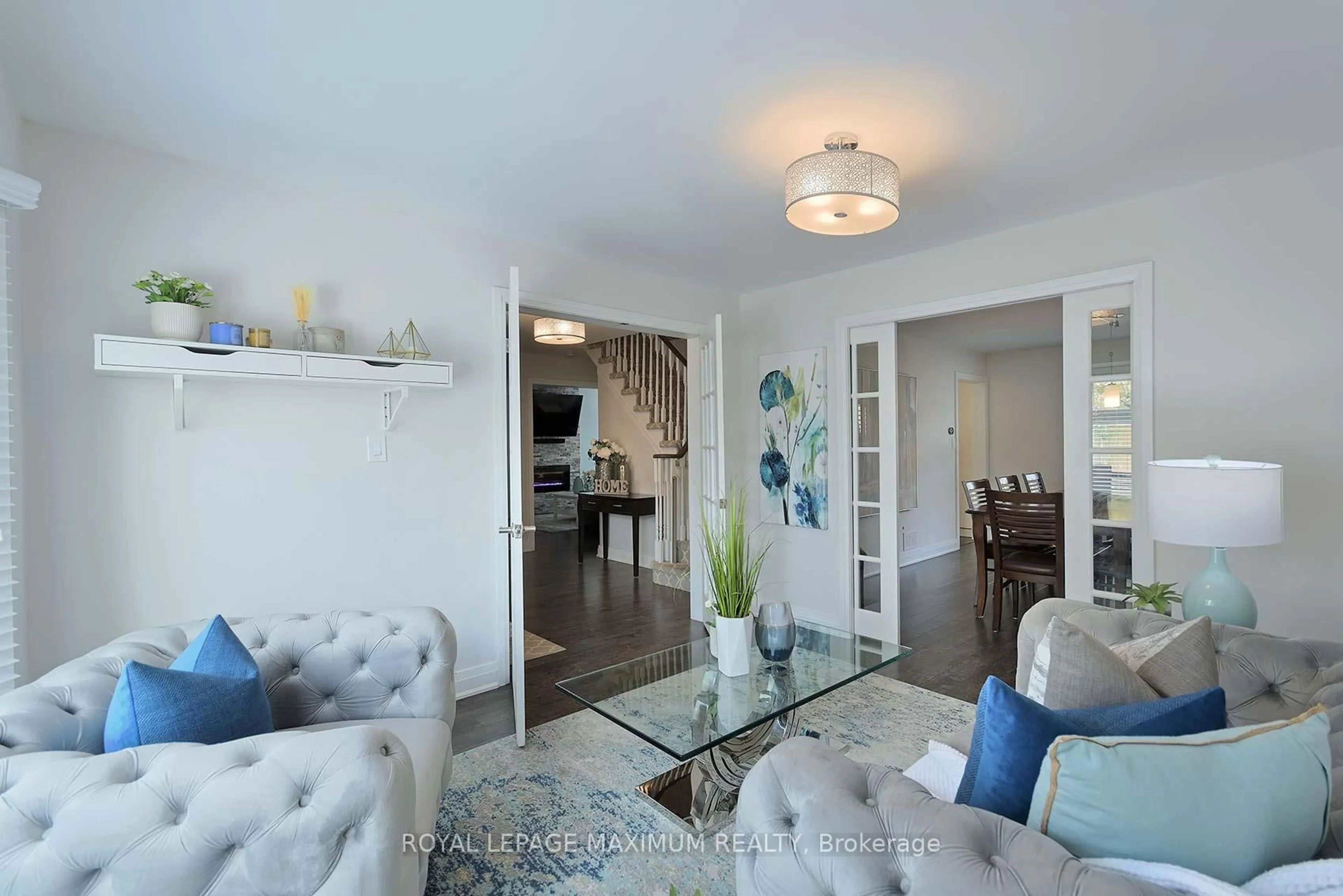 Living room with furniture, unknown for 15 Guardhouse Dr, Caledon Ontario L7E 5W7