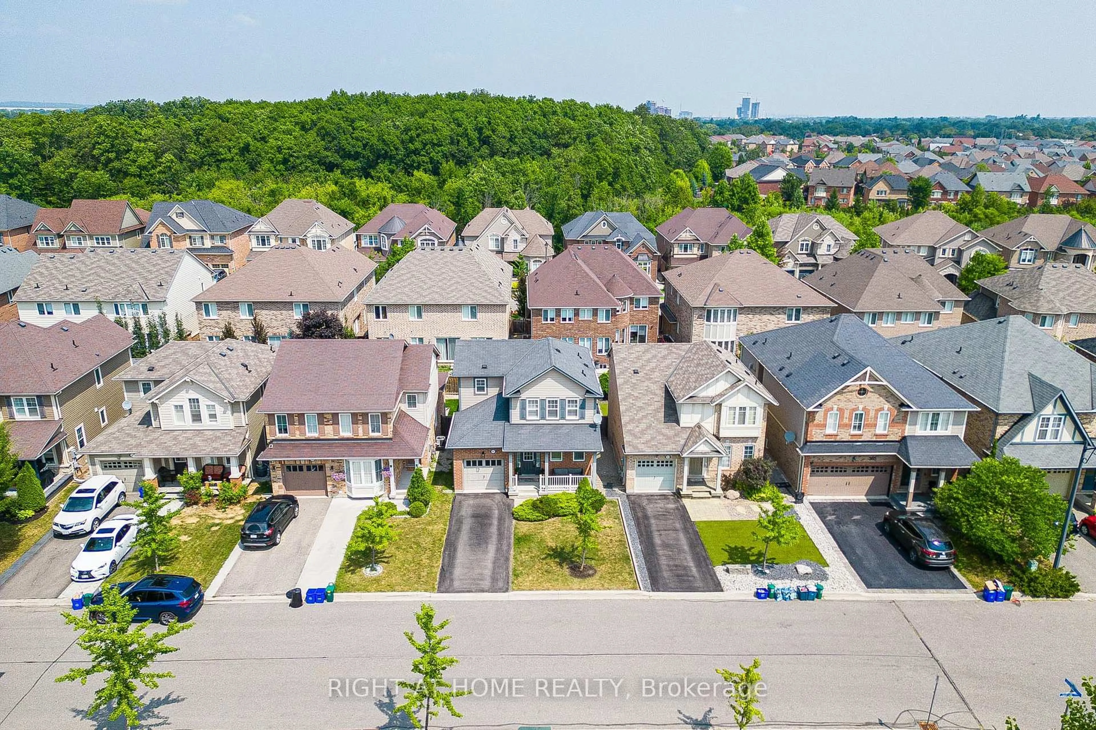 A pic from outside/outdoor area/front of a property/back of a property/a pic from drone, street for 357 Jelinik Terr, Milton Ontario L9T 7M8