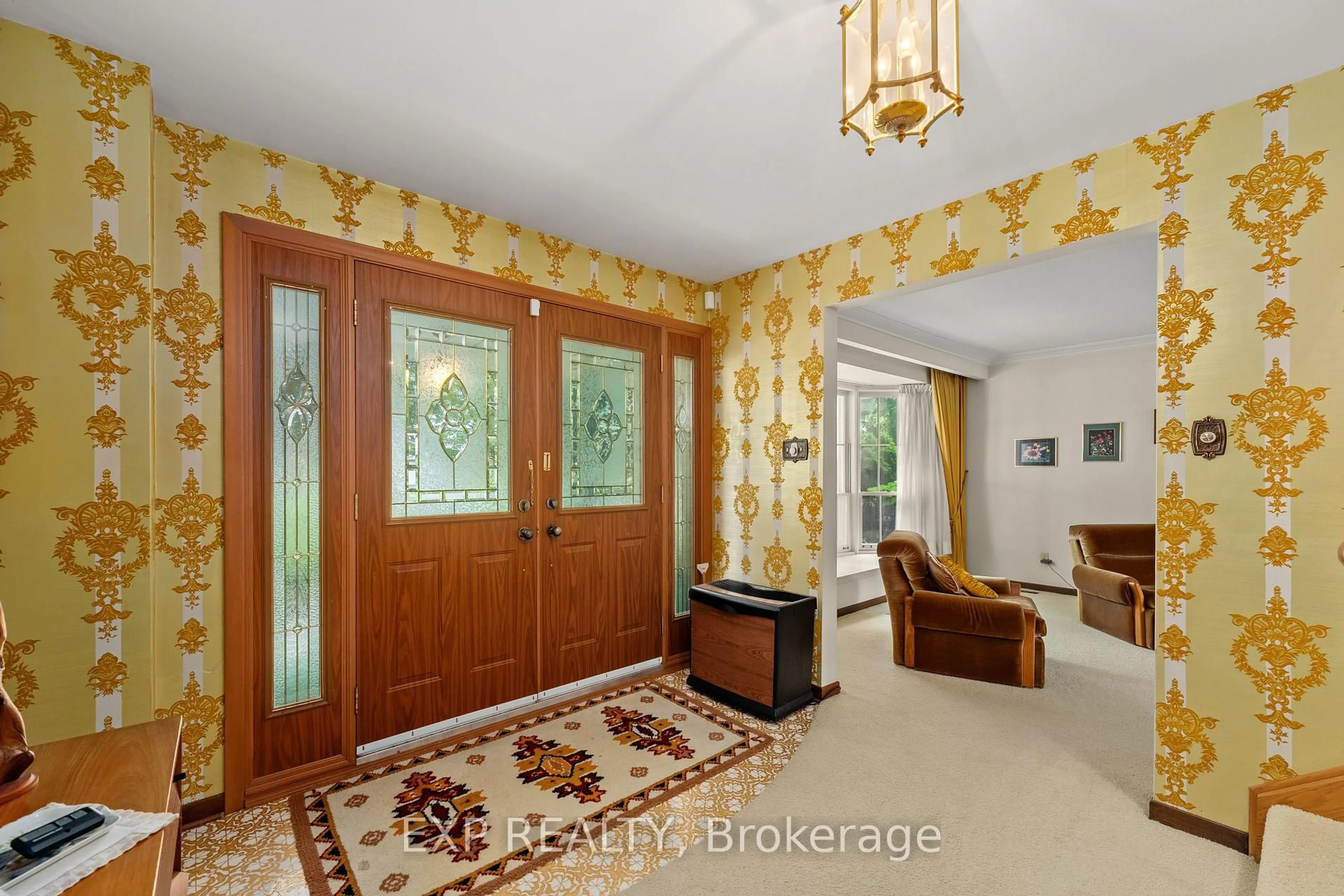 Indoor entryway for 2225 Stillmeadow Rd, Mississauga Ontario L5B 1X5