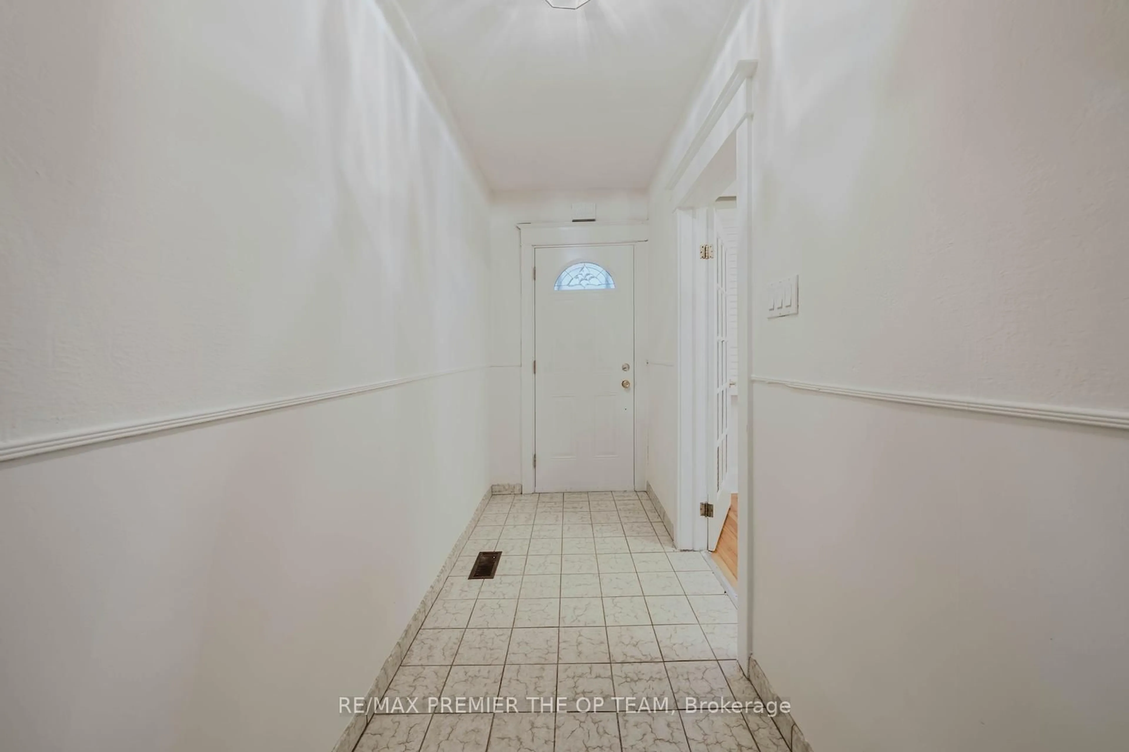 A pic of a room for 213 Gilbert Ave, Toronto Ontario M6E 4W6