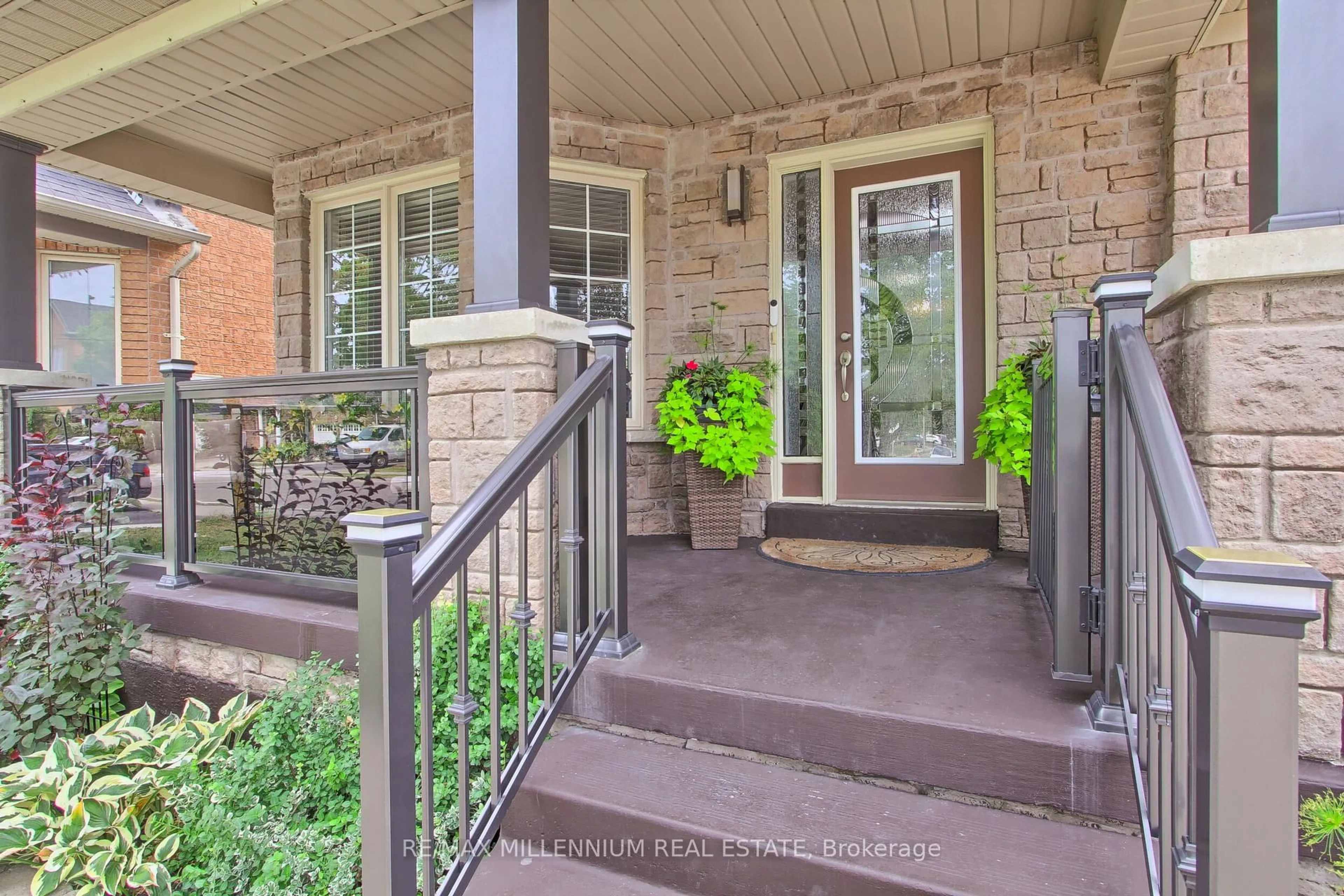 Indoor entryway for 60 Mainard Cres, Brampton Ontario L6R 2T8