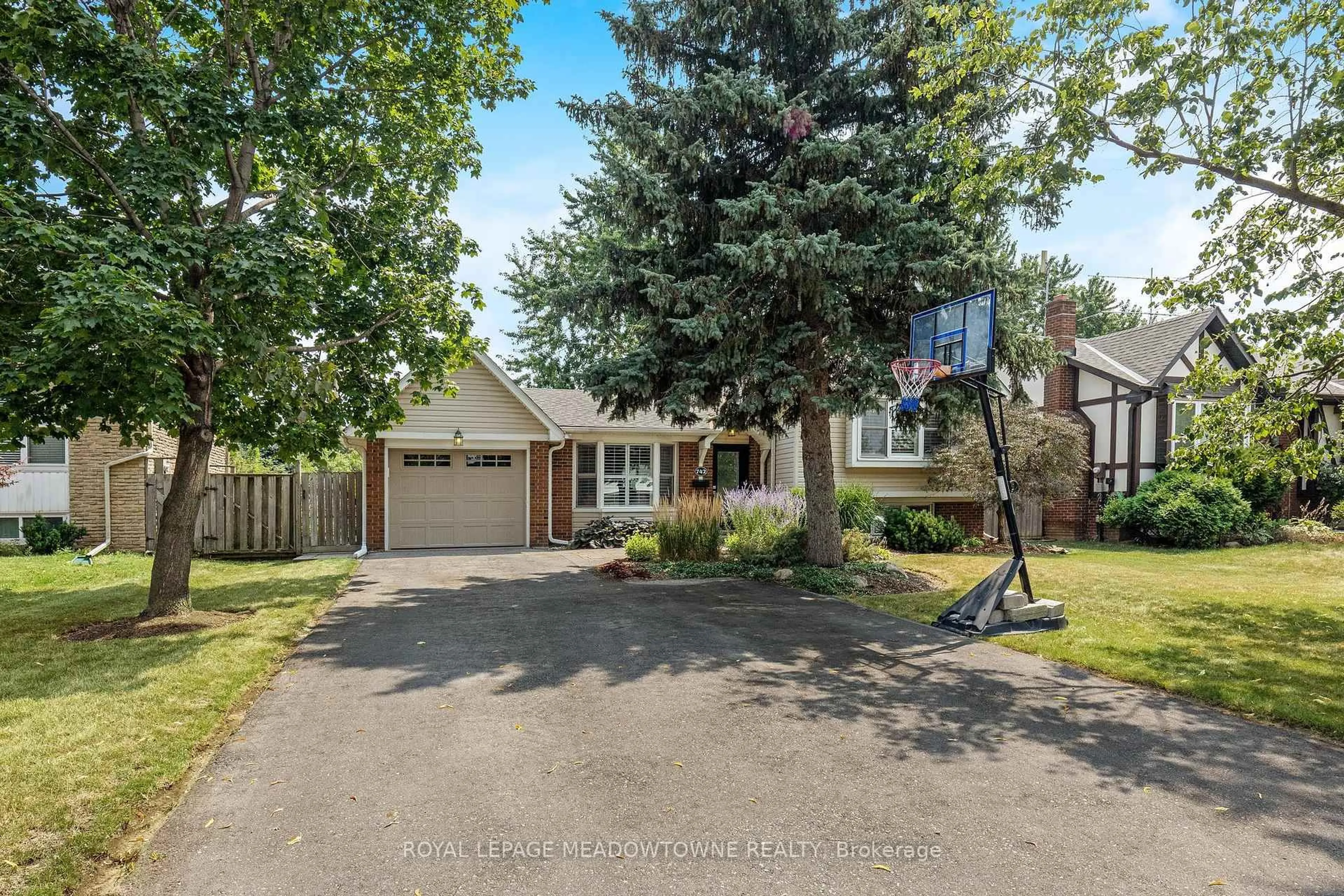 Unknown for 742 Willow Ave, Milton Ontario L9T 3E6