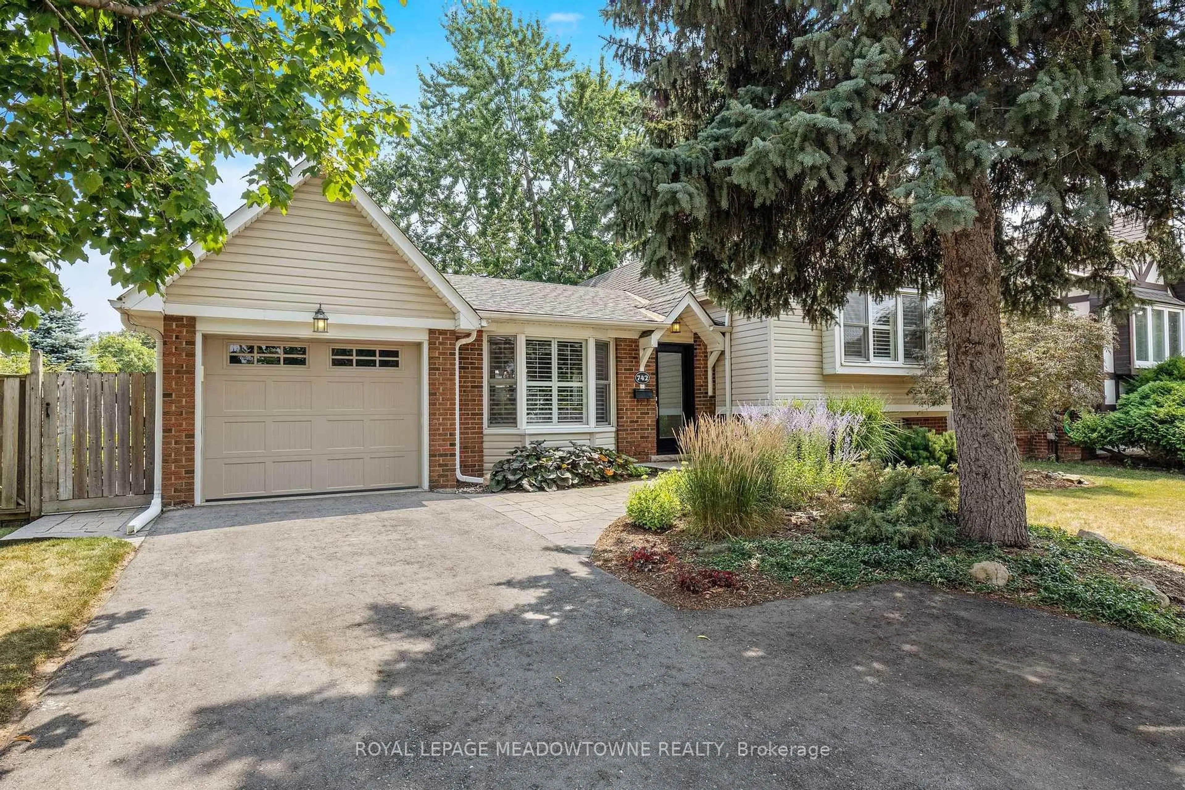 Home with brick exterior material, street for 742 Willow Ave, Milton Ontario L9T 3E6