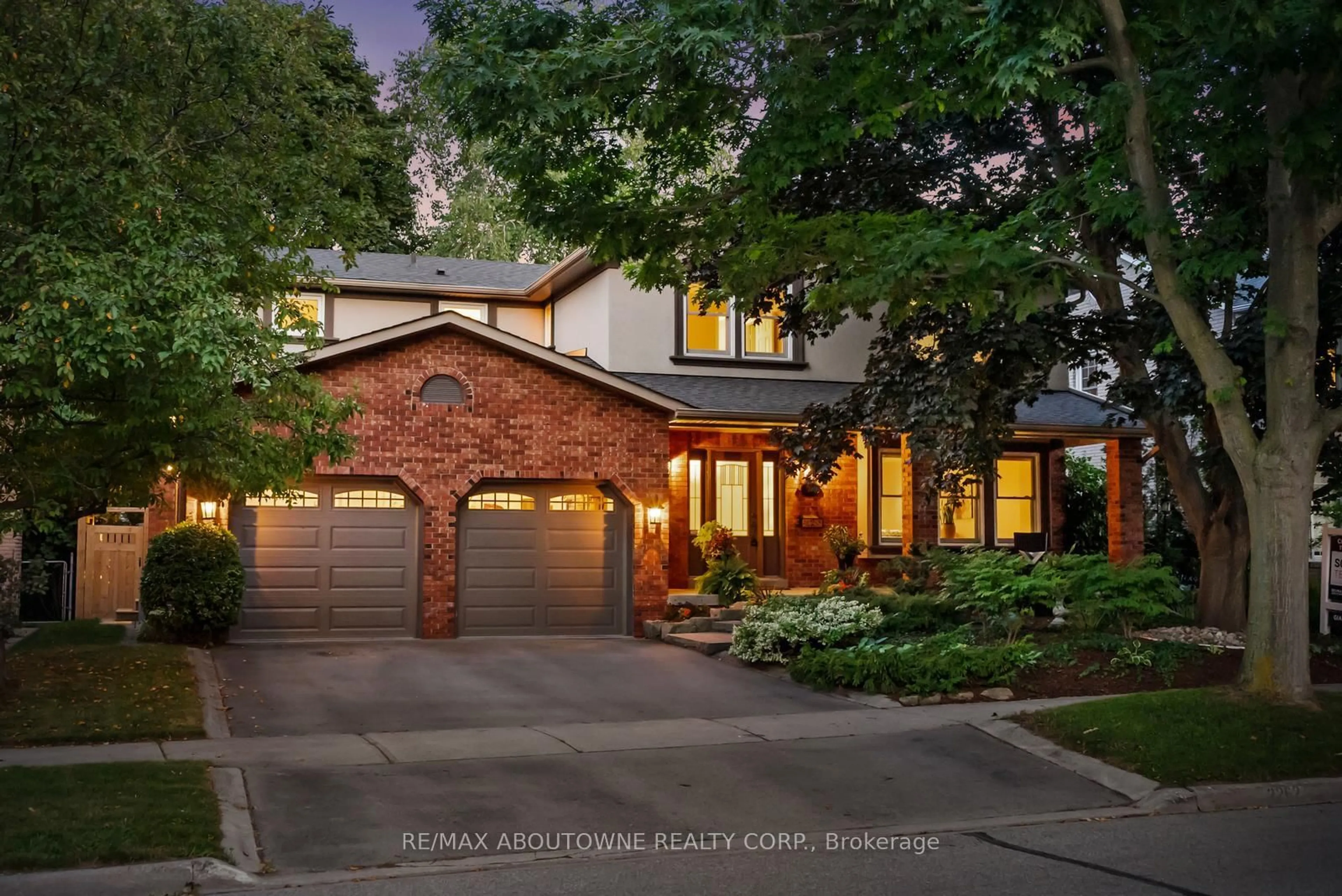 Home with brick exterior material, street for 2262 Constance Dr, Oakville Ontario L6J 6G4