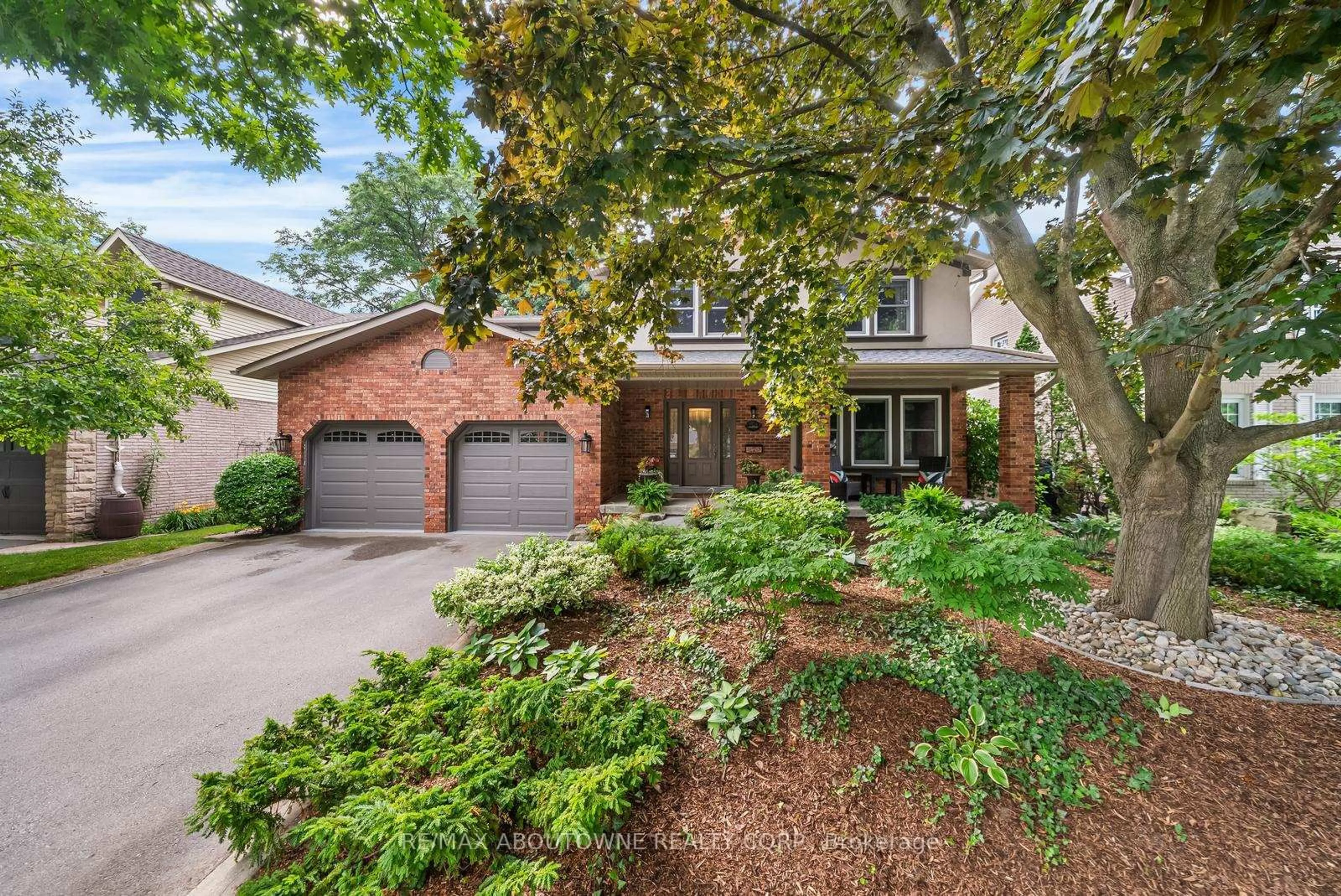 Home with brick exterior material, street for 2262 Constance Dr, Oakville Ontario L6J 6G4