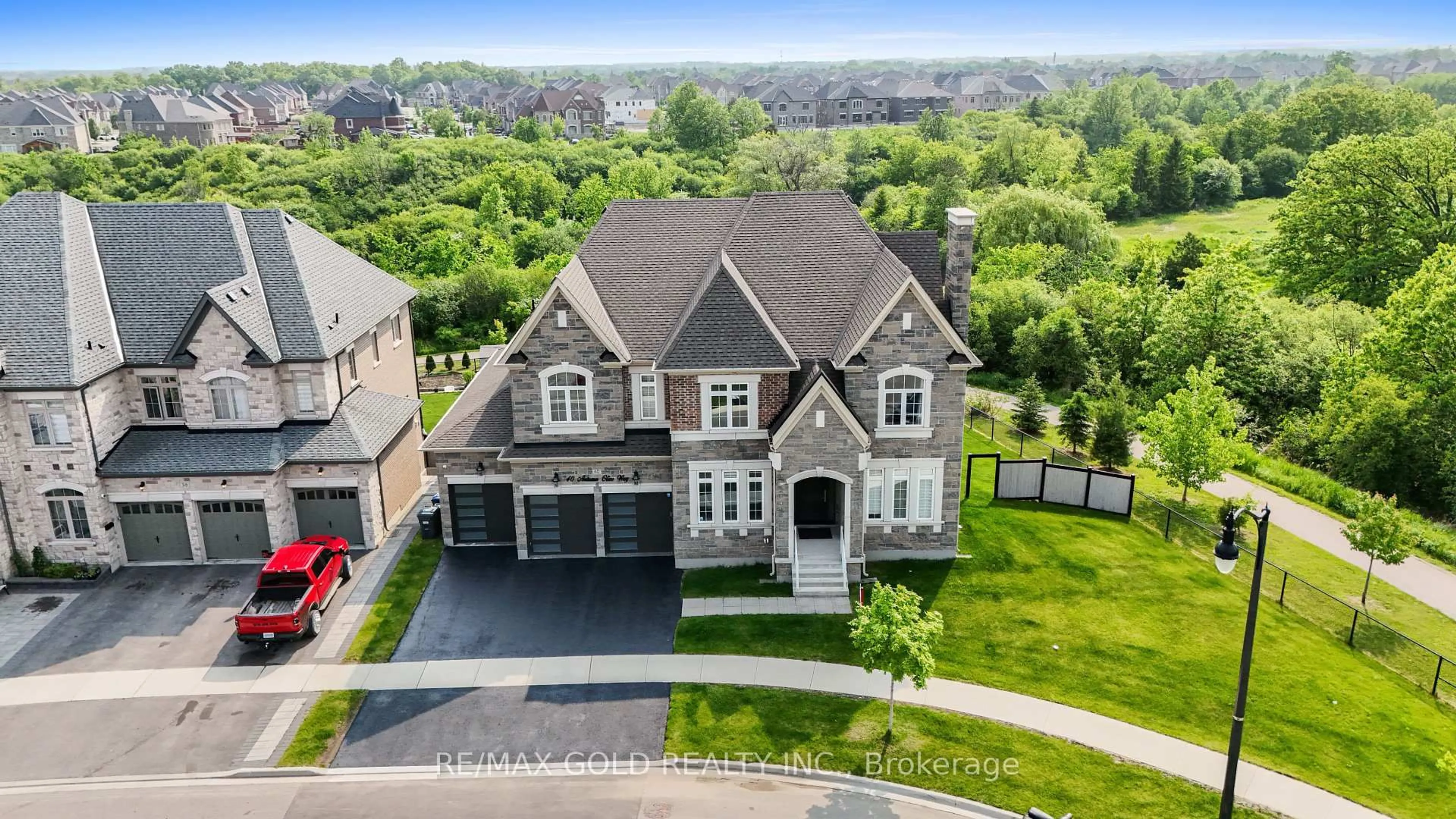 A pic from outside/outdoor area/front of a property/back of a property/a pic from drone, street for 40 Autumn Olive Way, Brampton Ontario L6P 4Z3